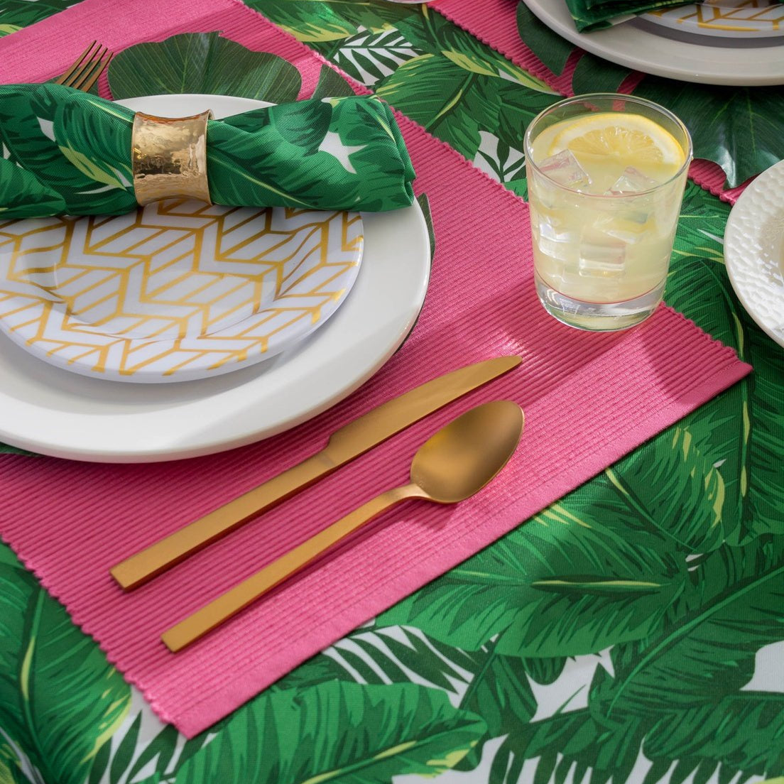 Banana Leaf Outdoor Tablecloth With Zipper 52in. Round - Pier 1