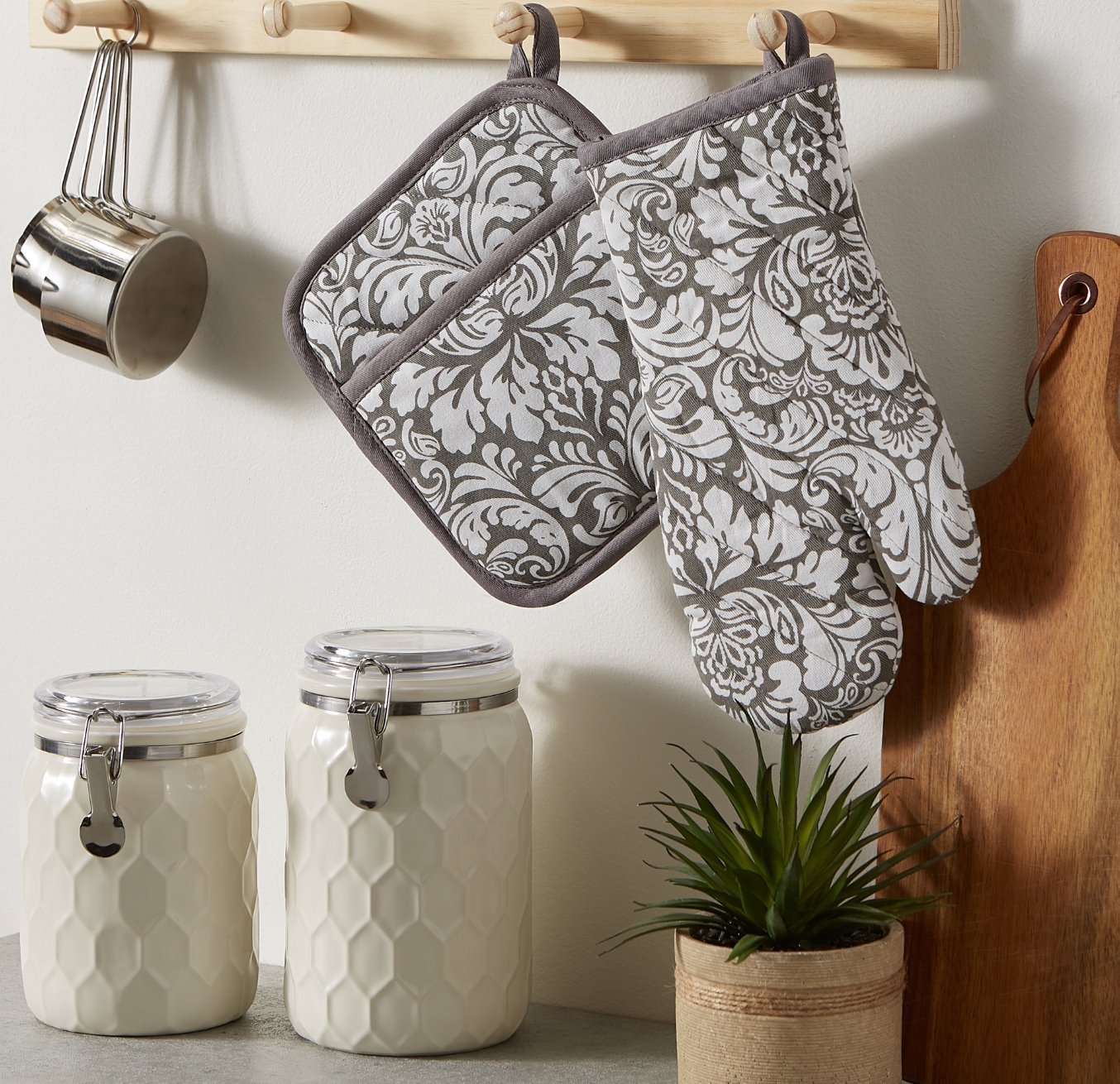 Kitchen Essentials: A Checklist for Home Cooks - Pier 1