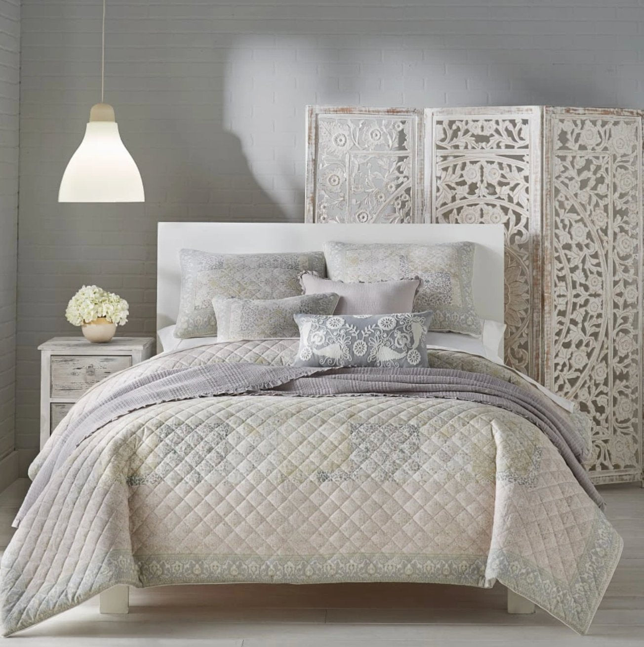 LAYER YOUR BED - Pier 1
