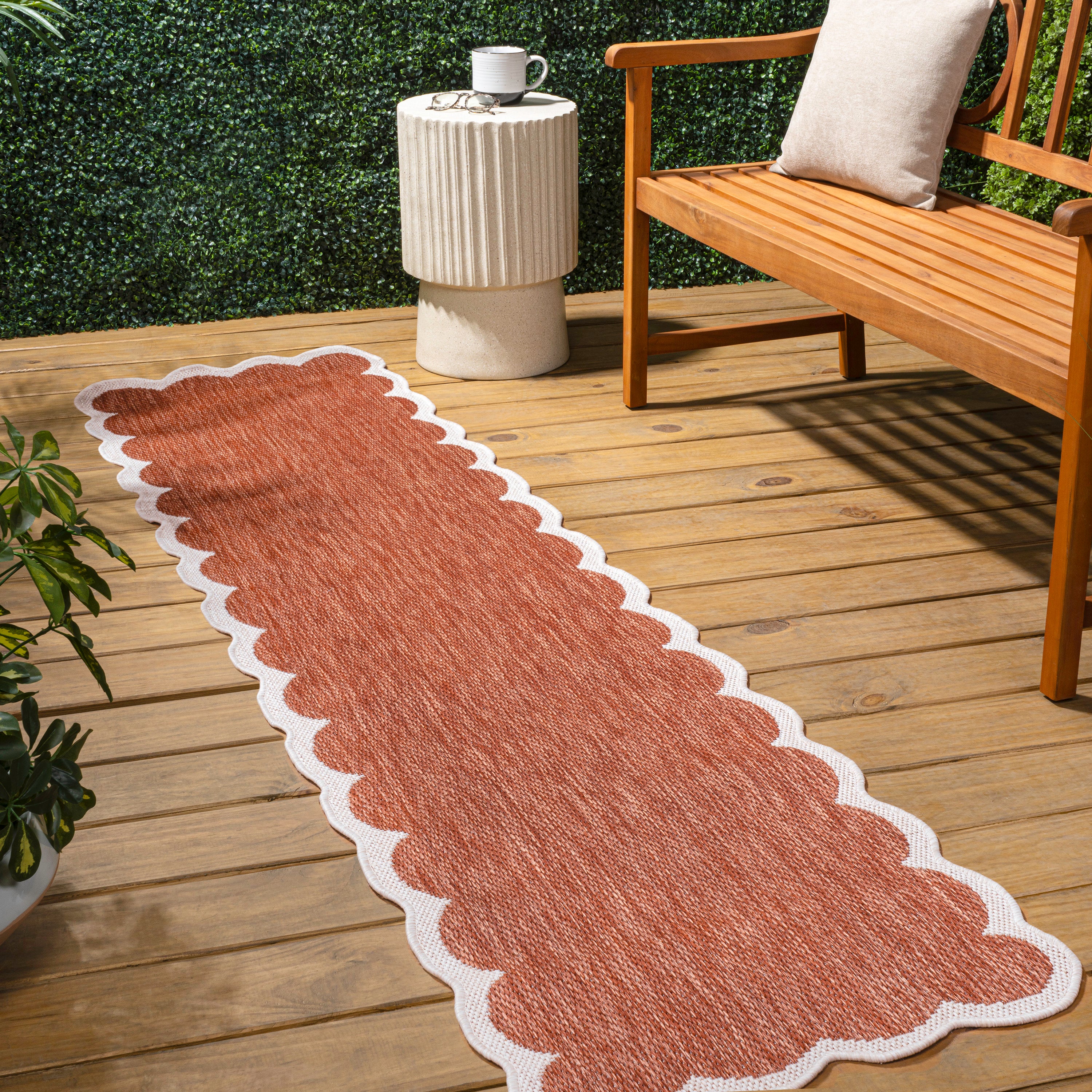 Alice Classic Cottage Two-Tone Scalloped Indoor/Outdoor Shaped Area Rug
