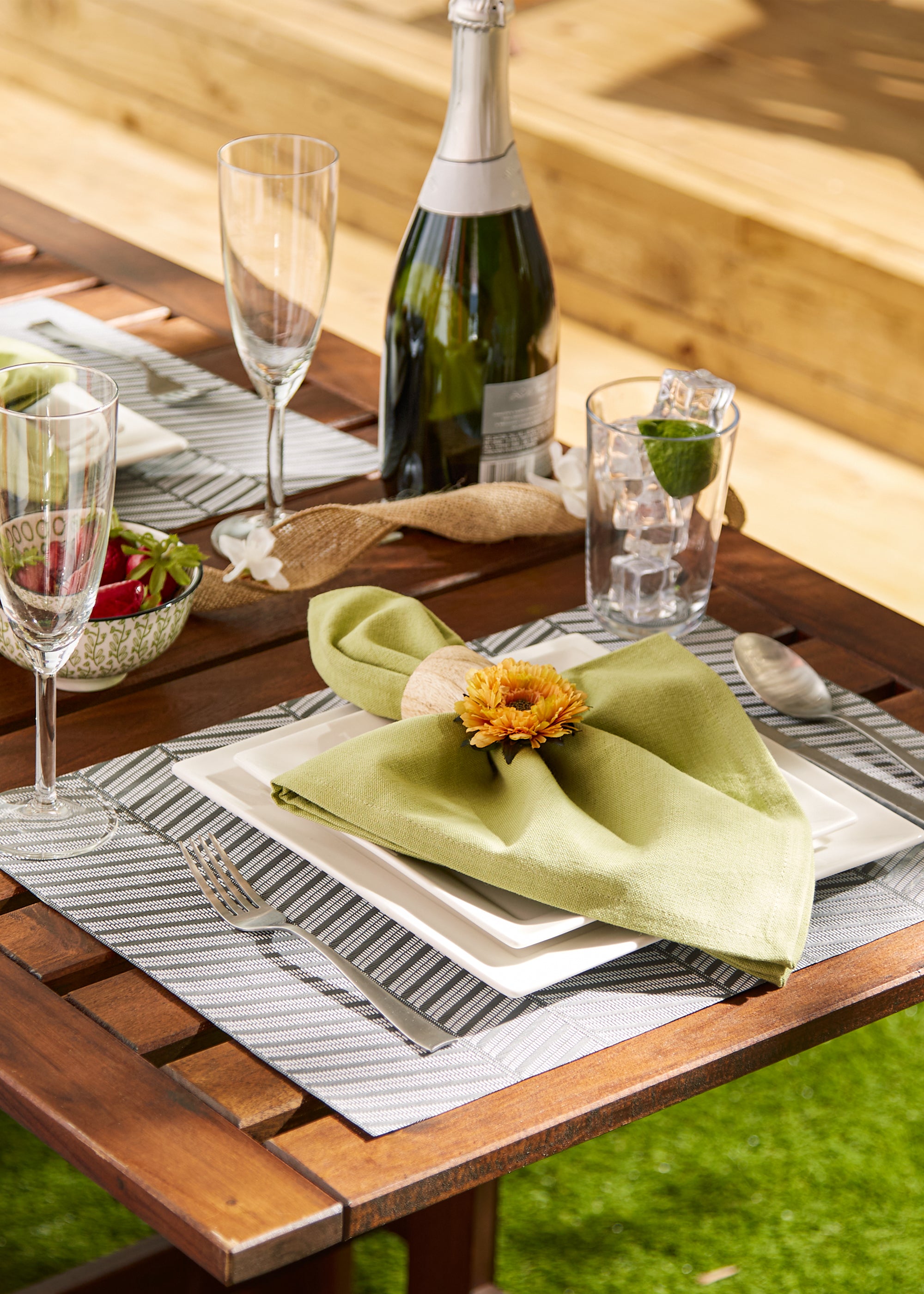 DII Textured Twill Weave PVC Placemat 6-Piece Set
