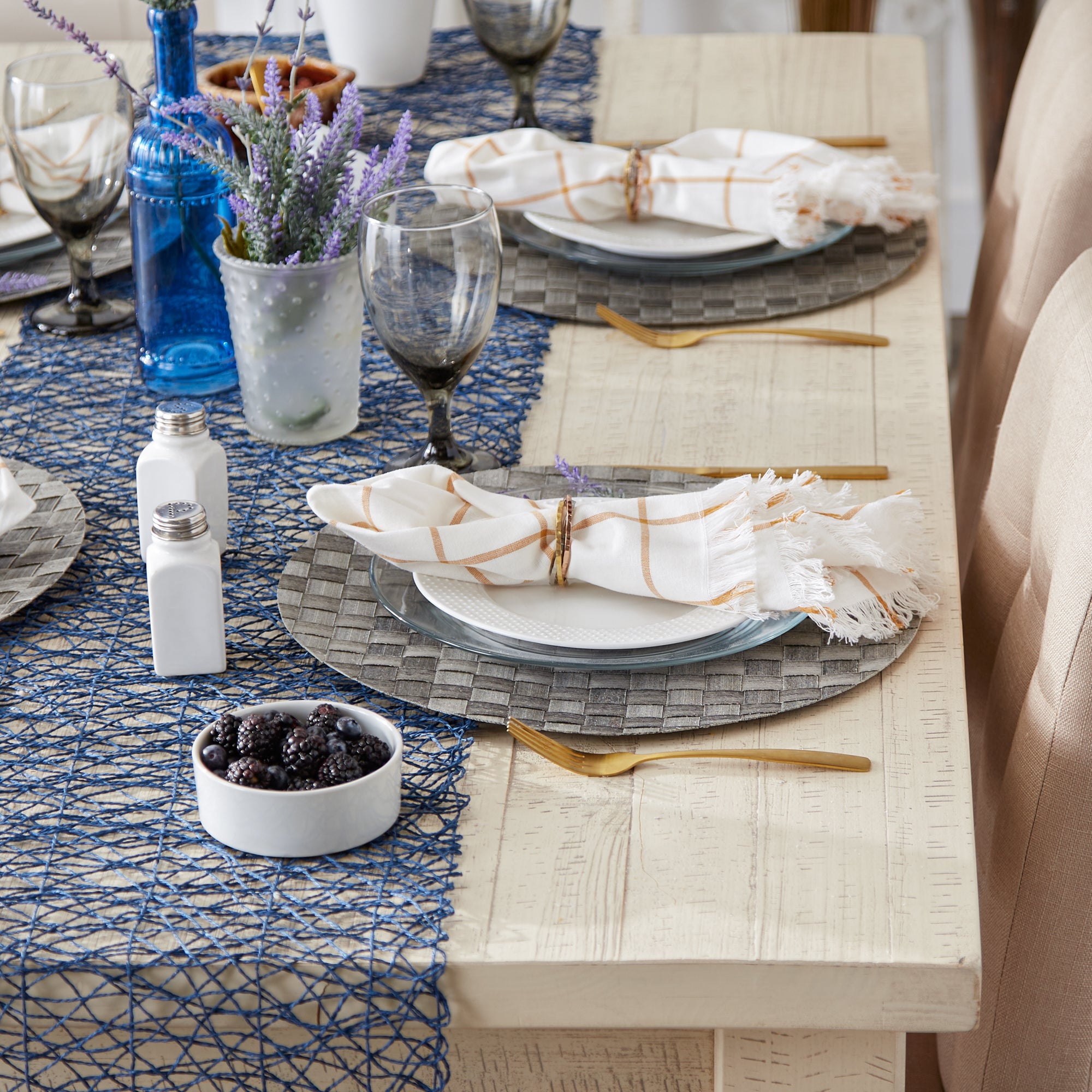 DII Basketweave Round Woven Polyethylene Placemat 4-Piece Set
