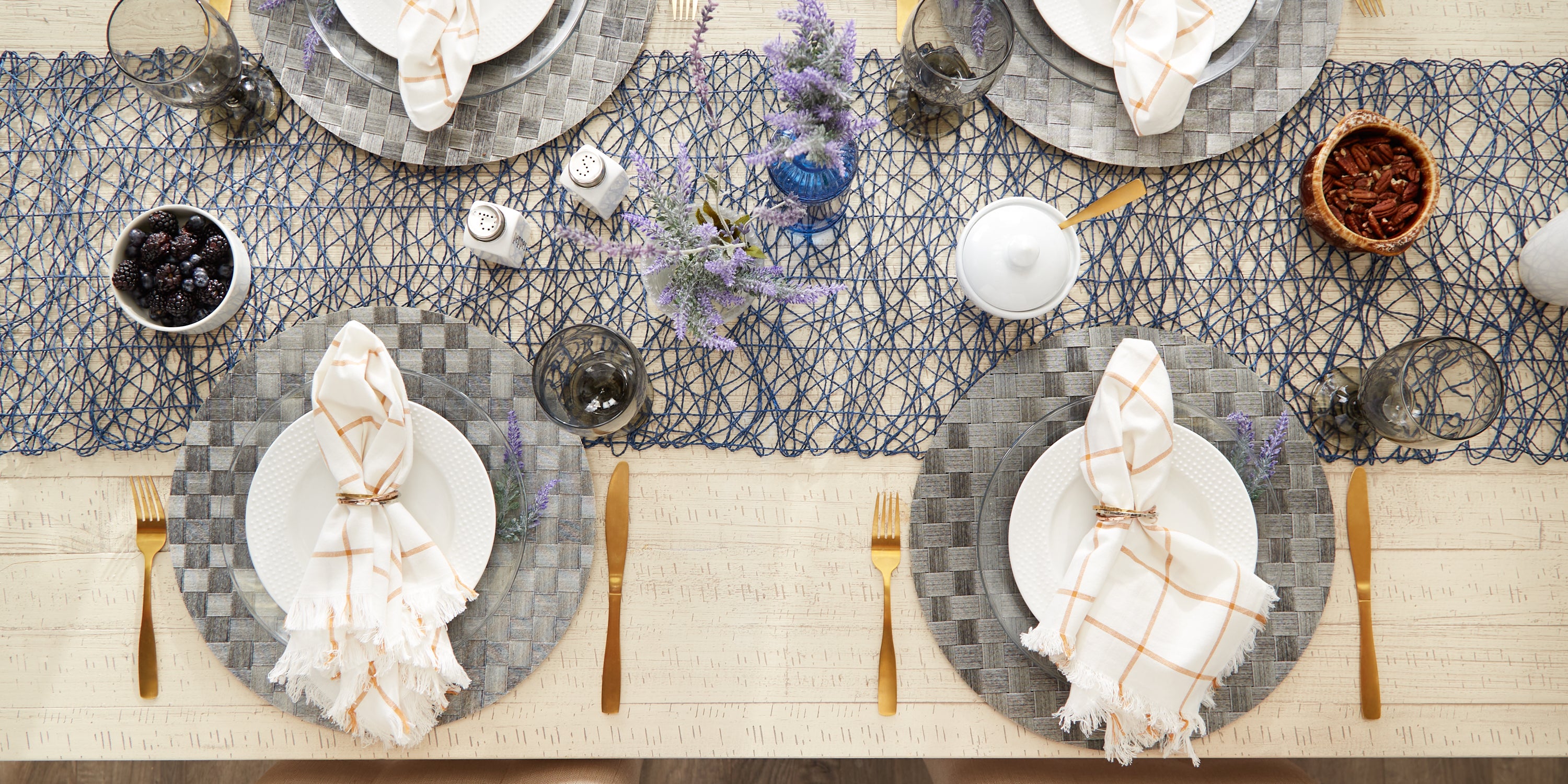 DII Basketweave Round Woven Polyethylene Placemat 4-Piece Set