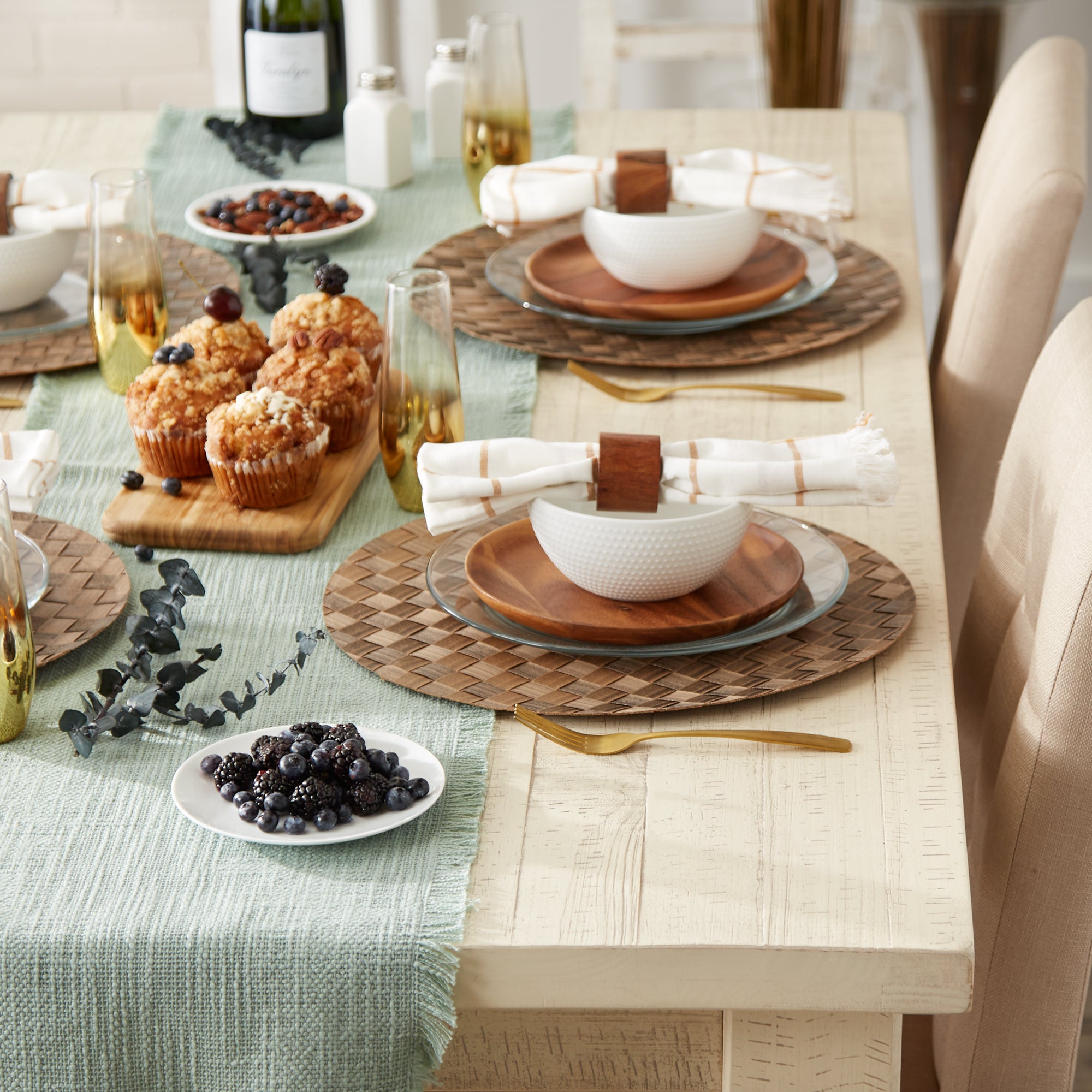DII Basketweave Round Woven Polyethylene Placemat 4-Piece Set