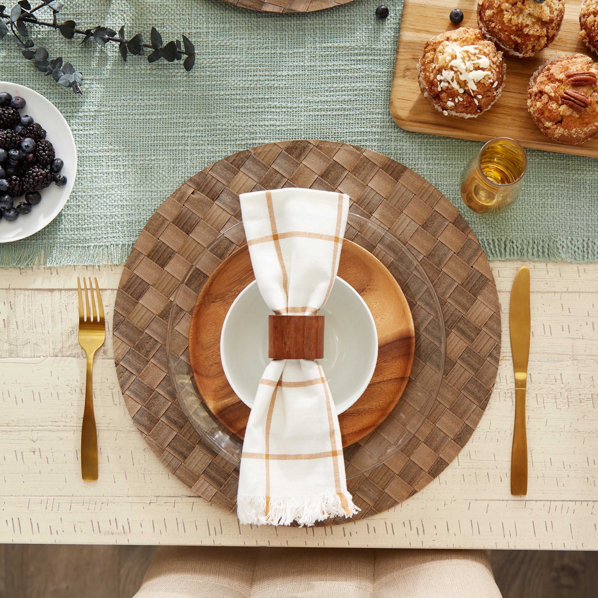 DII Basketweave Round Woven Polyethylene Placemat 4-Piece Set