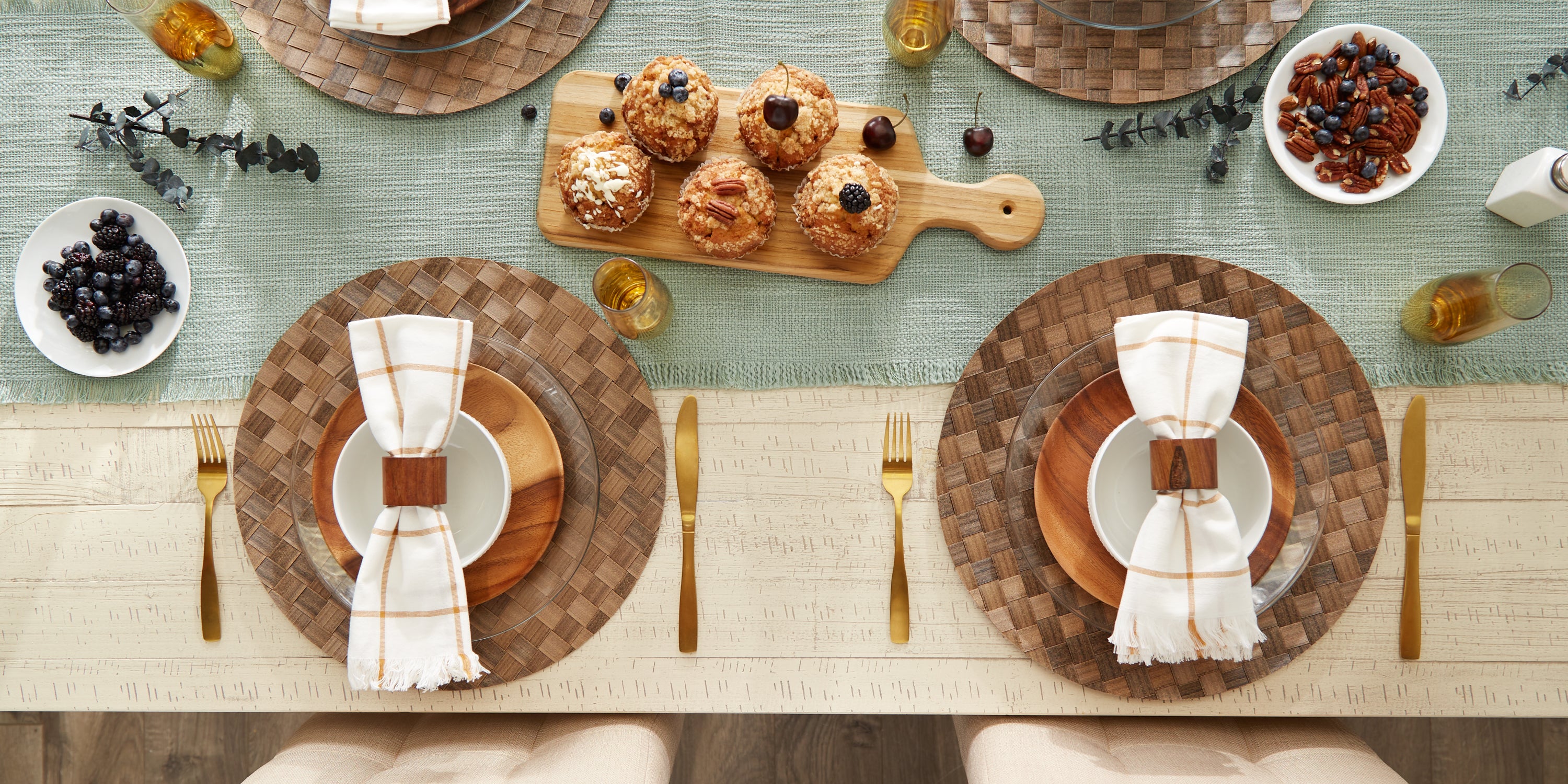 DII Basketweave Round Woven Polyethylene Placemat 4-Piece Set