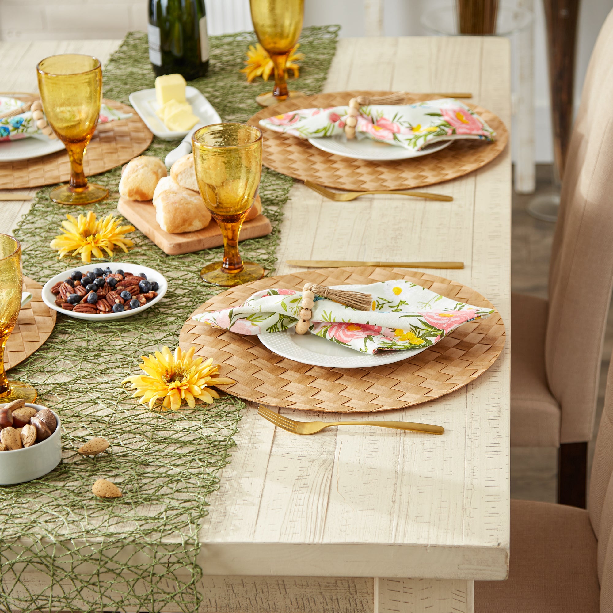 DII Basketweave Round Woven Polyethylene Placemat 4-Piece Set