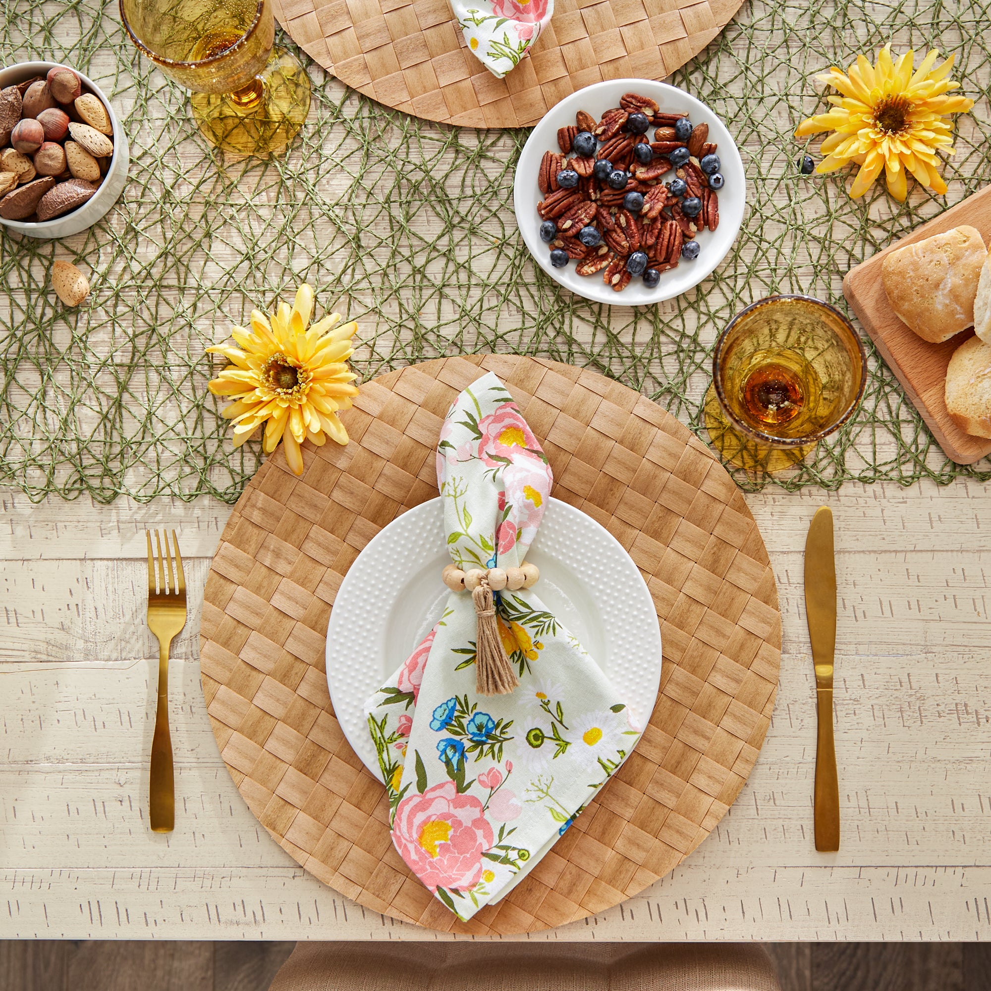 DII Basketweave Round Woven Polyethylene Placemat 4-Piece Set