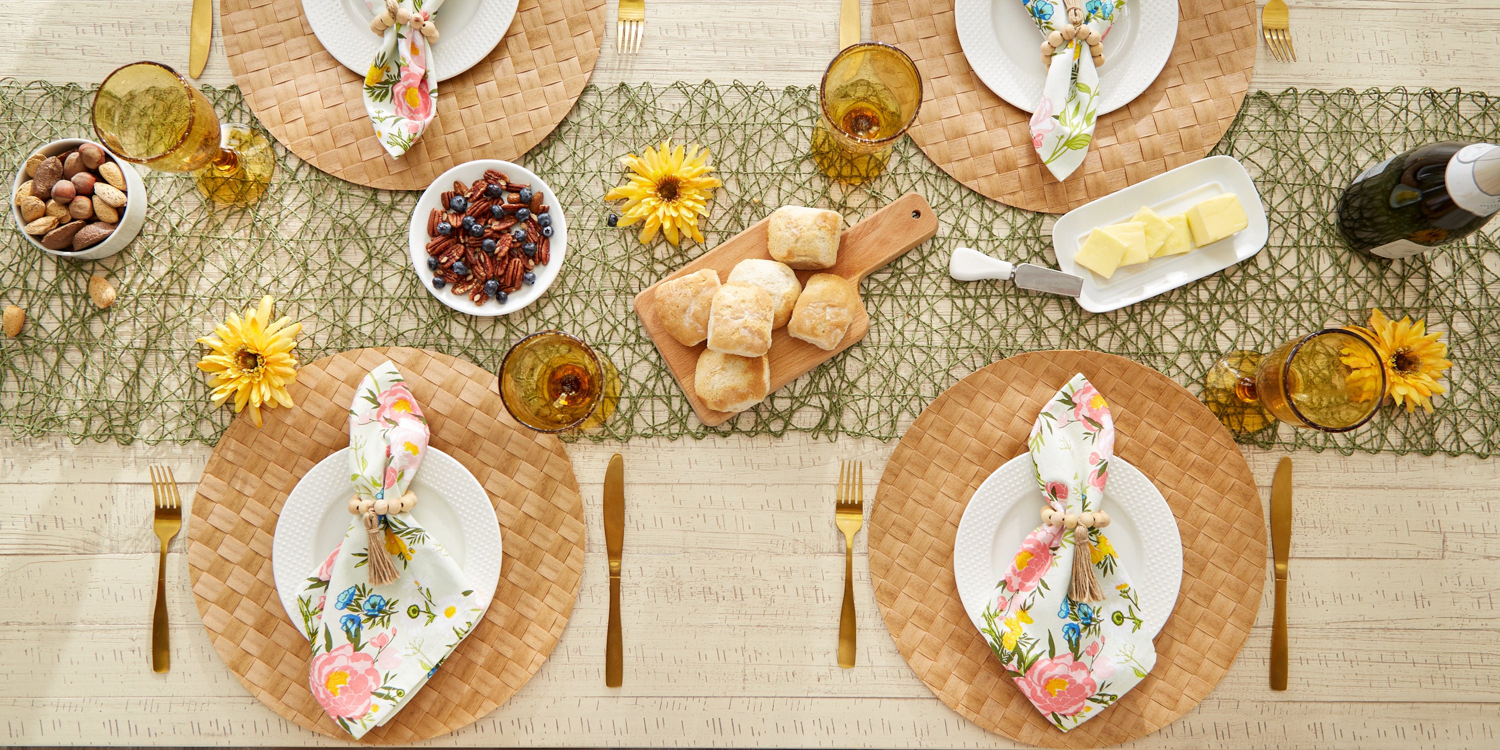 DII Basketweave Round Woven Polyethylene Placemat 4-Piece Set