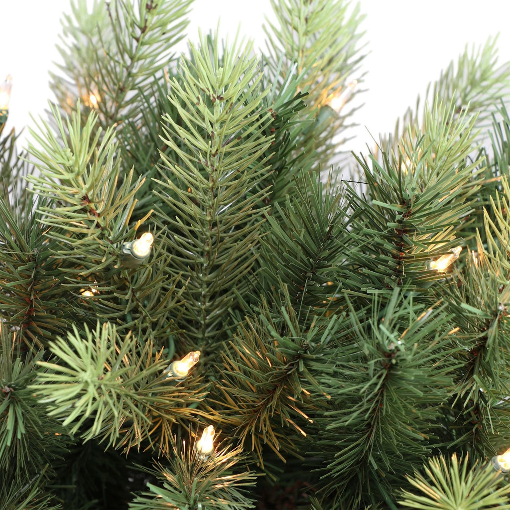 7.5 ft Pre-lit Middlebury Spruce Artificial Christmas Tree with Clear Lights & Metal Stand