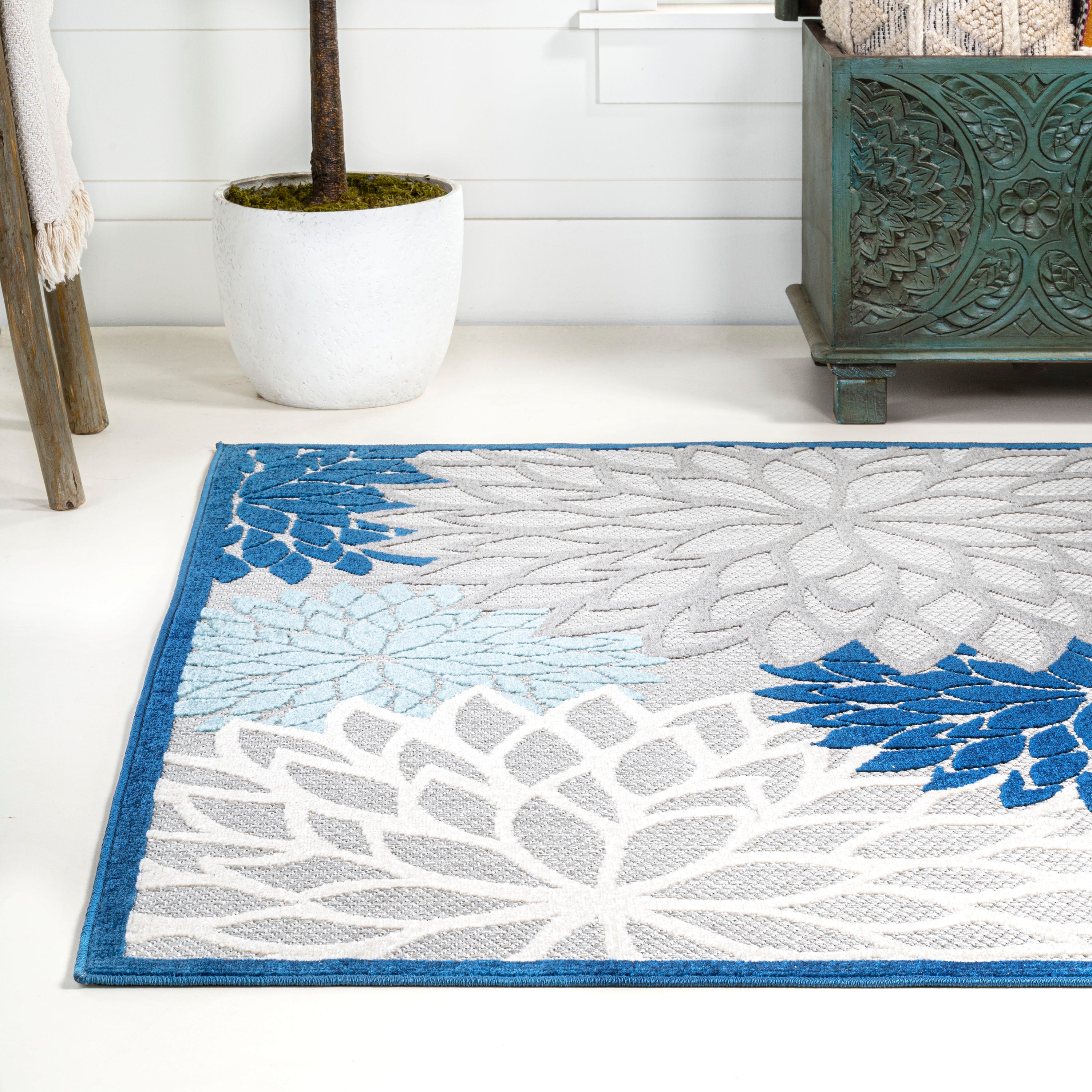 Minori Floral High-Low Indoor/Outdoor Area Rug