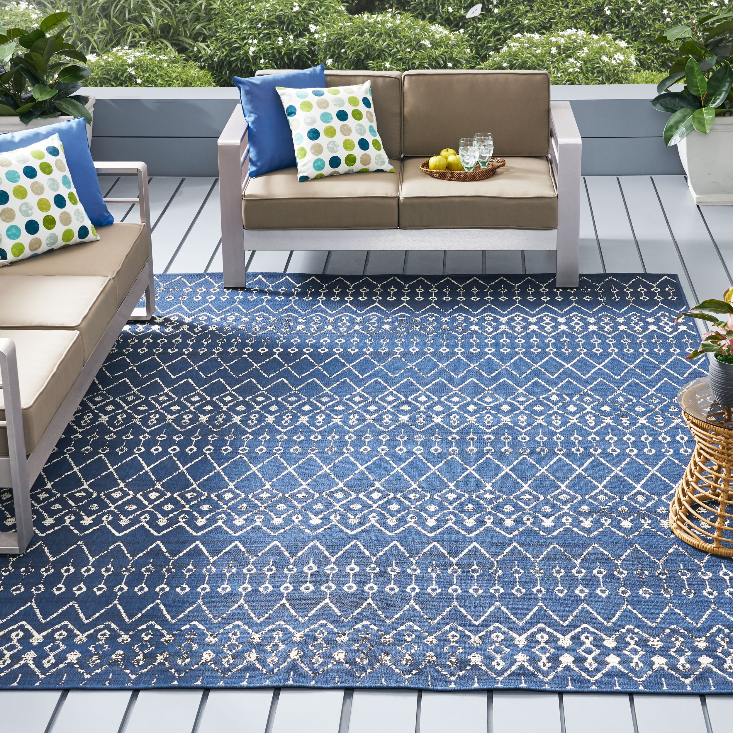 94" Outdoor Polypropylene Rug