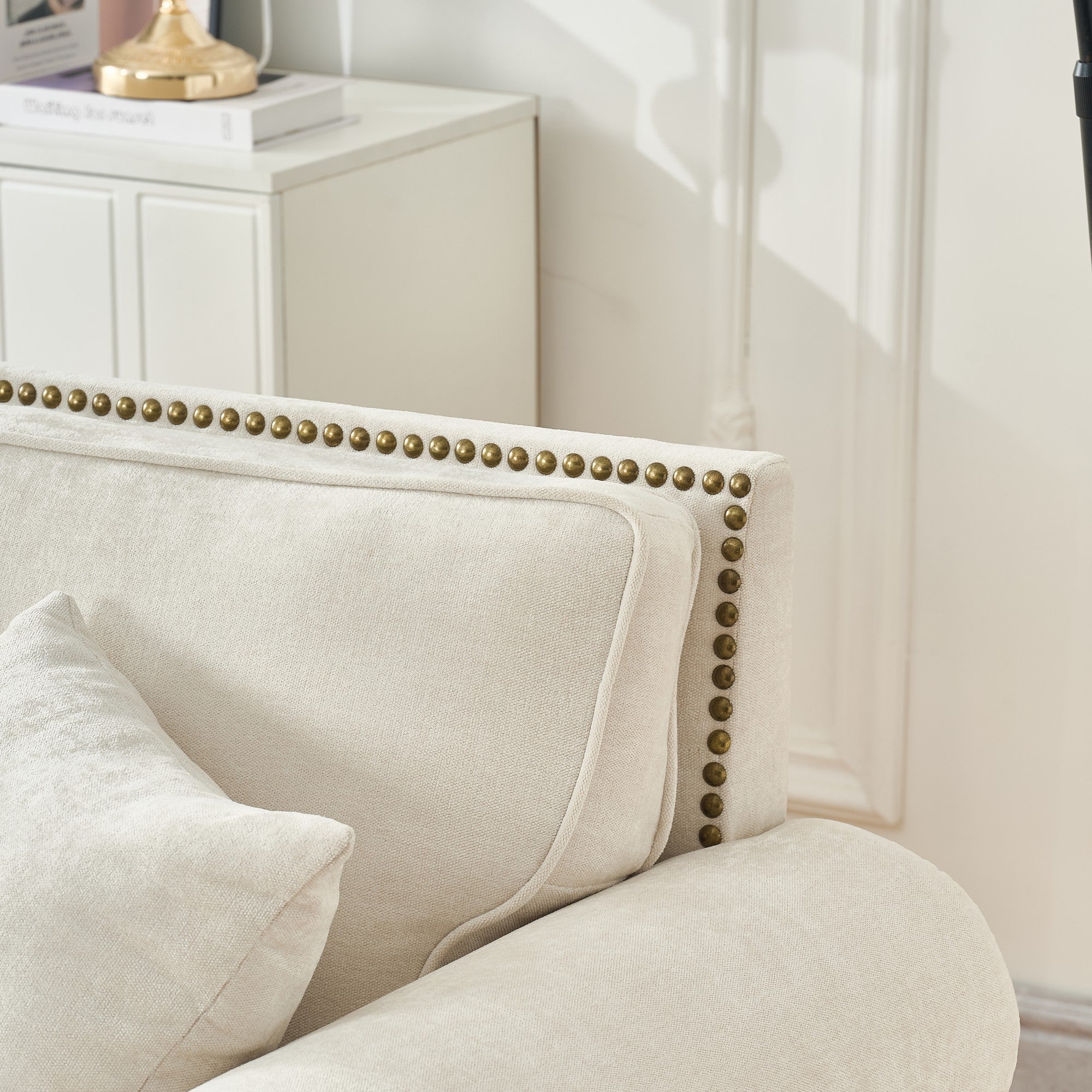 Modern 86" 3-Seater Sofa with Tufted Upholstery, Rolled Arms, and Nailhead Trim