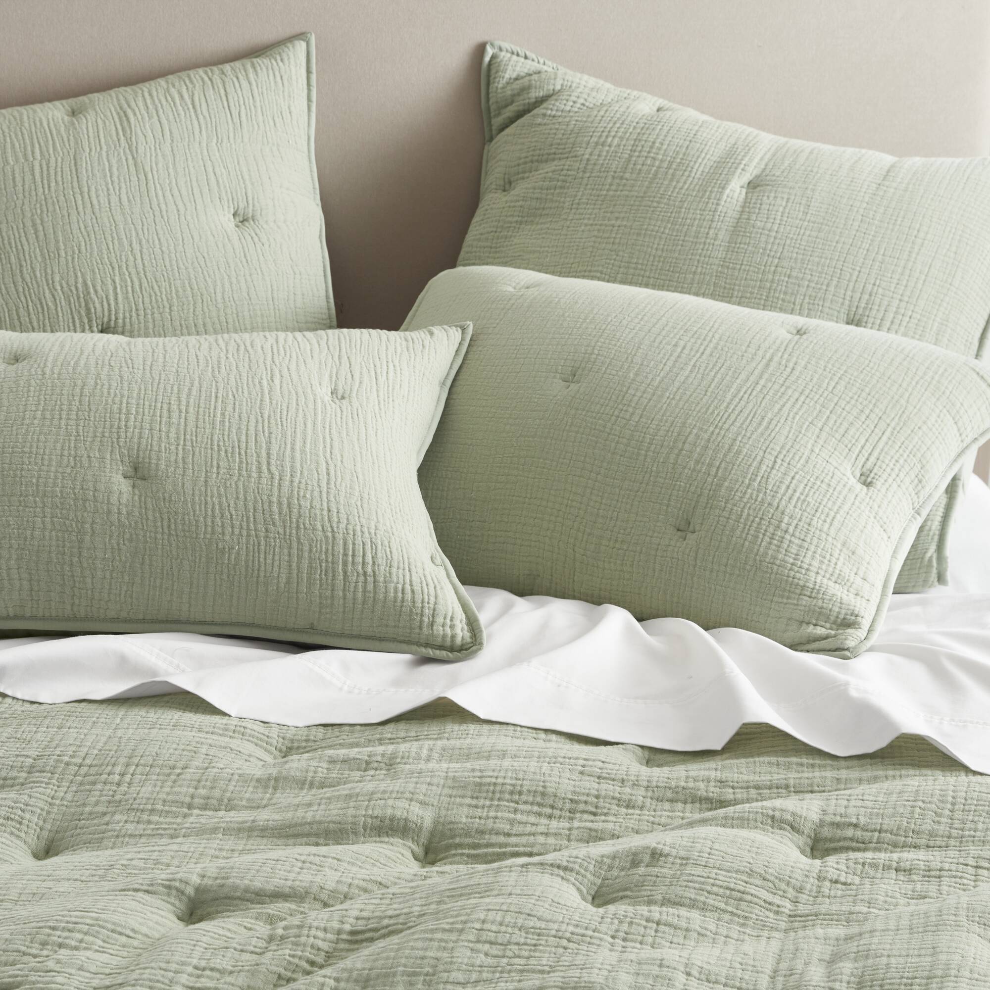 3 Piece Cotton Gauze Embroidered Quilt Set
