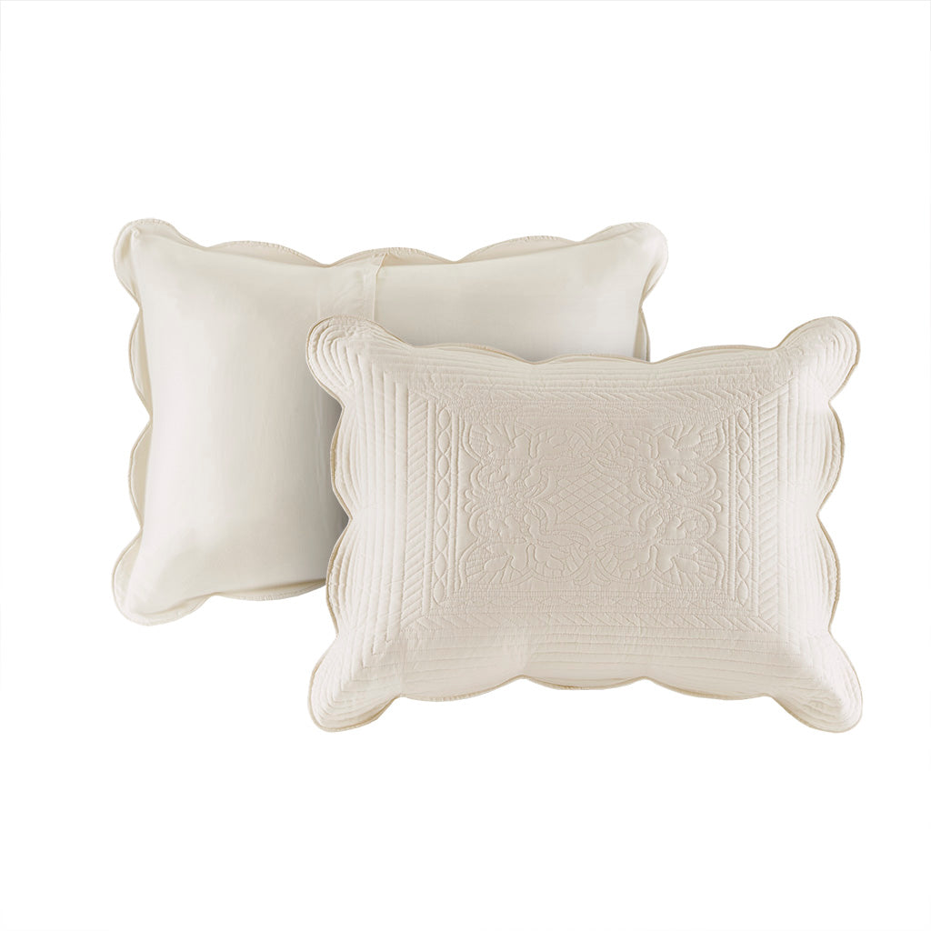 3 Piece Reversible Scalloped Edge Quilt Set