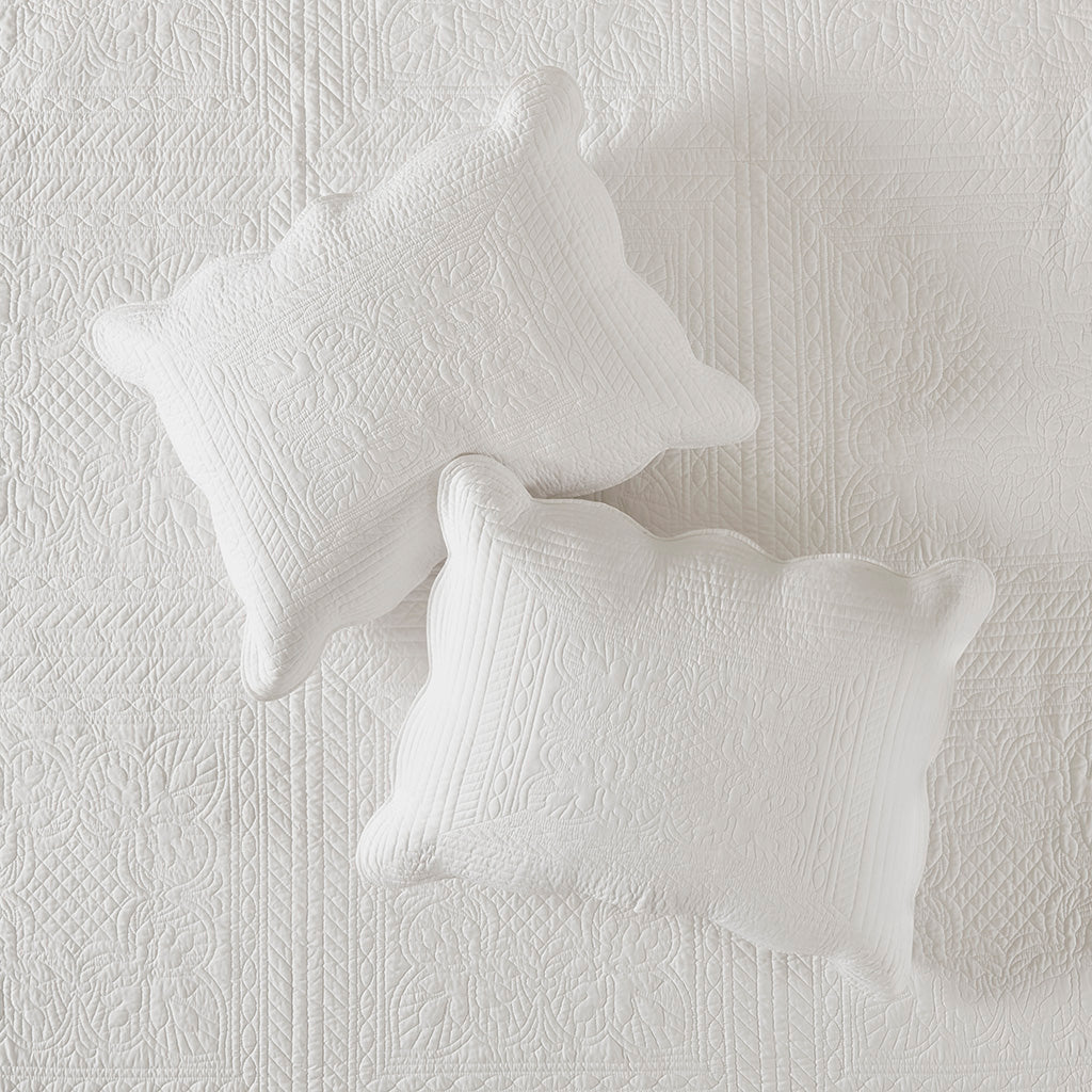 3 Piece Reversible Scalloped Edge Quilt Set