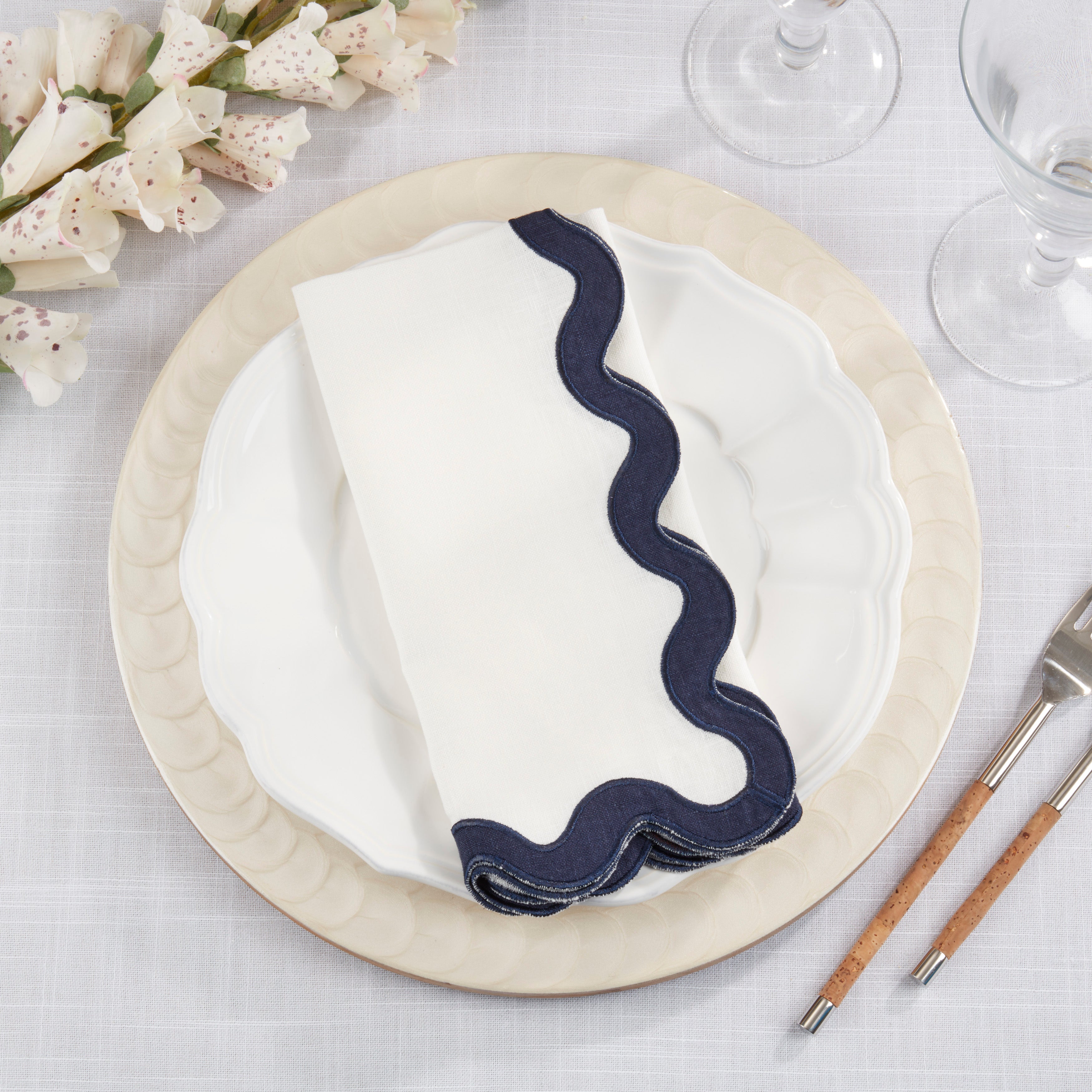 100% Linen Soft Hue Scallop Napkin, Set of 4