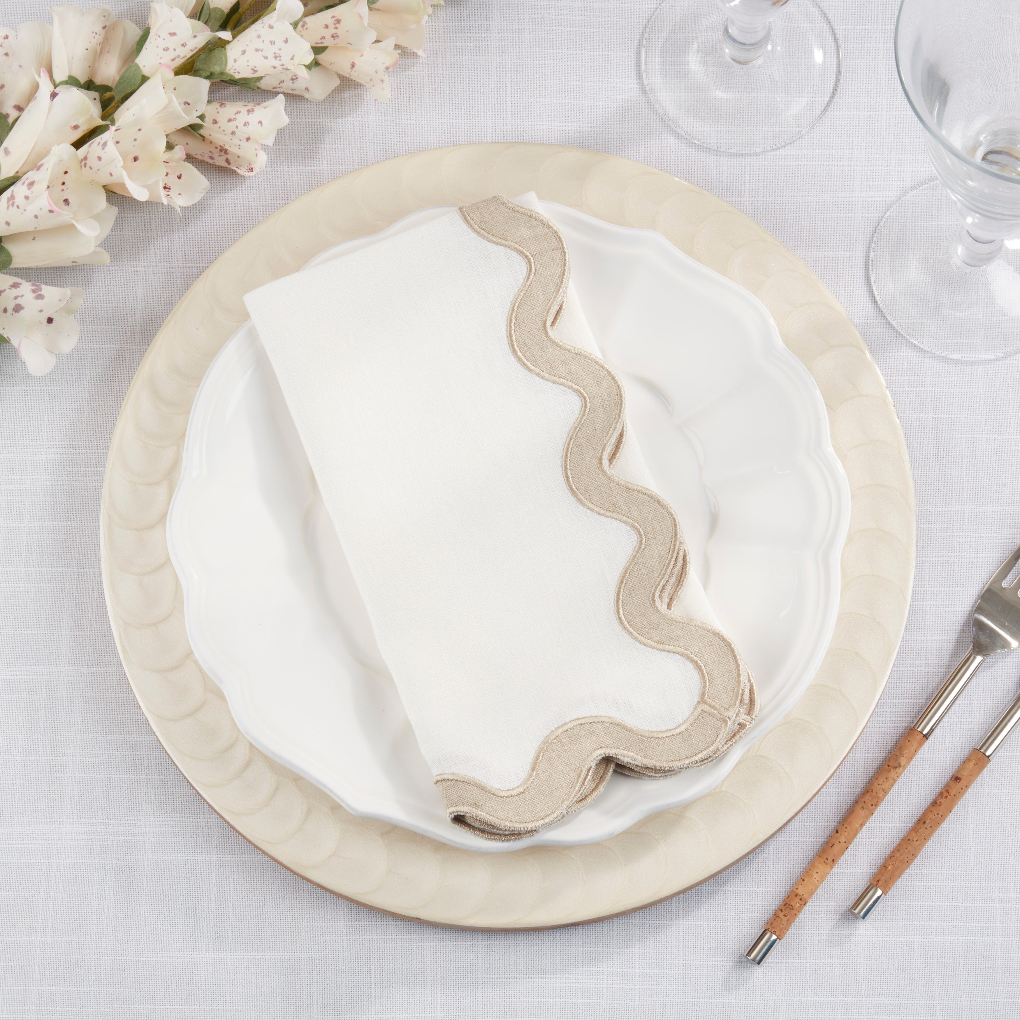 100% Linen Soft Hue Scallop Napkin, Set of 4