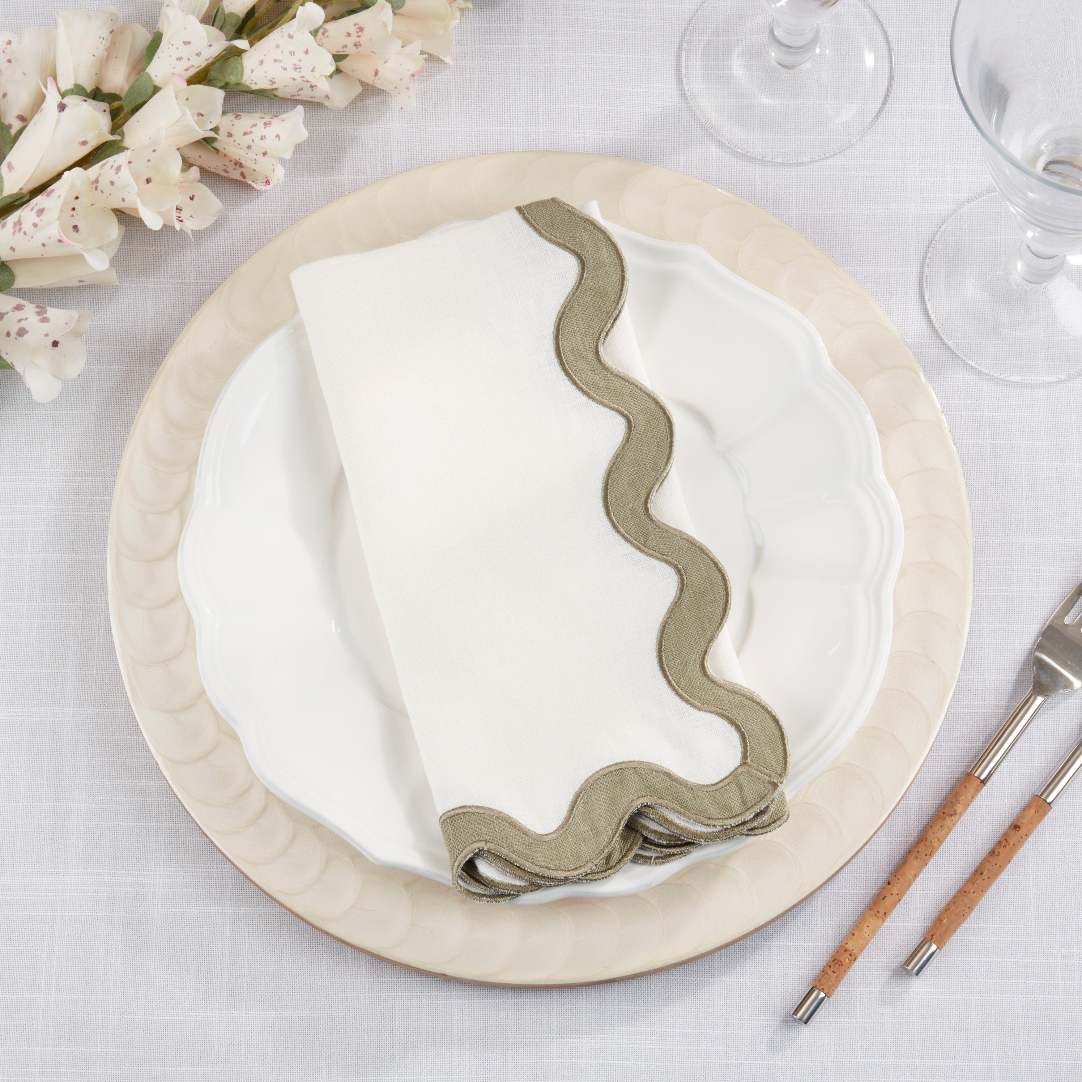 100% Linen Soft Hue Scallop Napkin, Set of 4