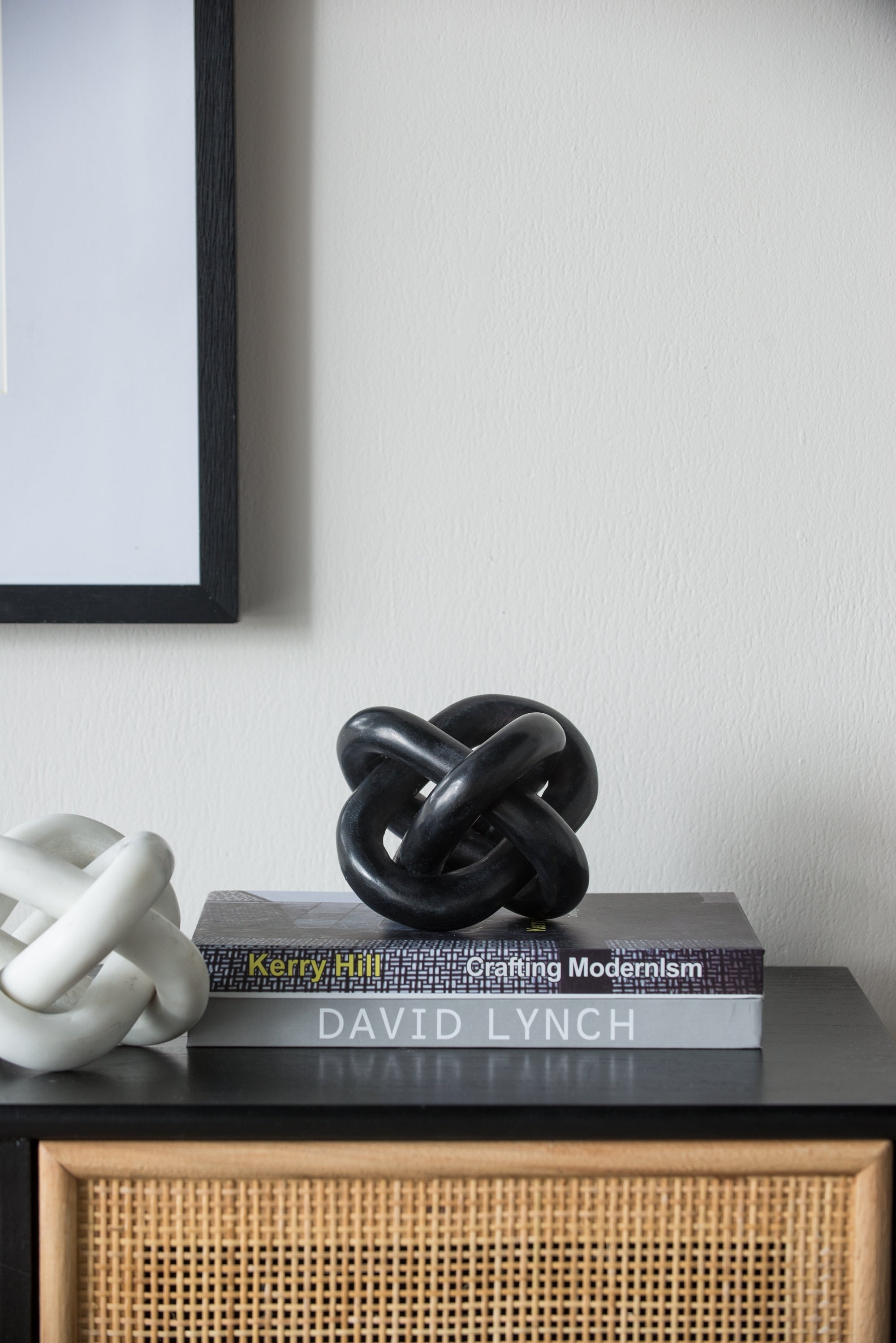 Decorative Marble Chain Sculpture, Black