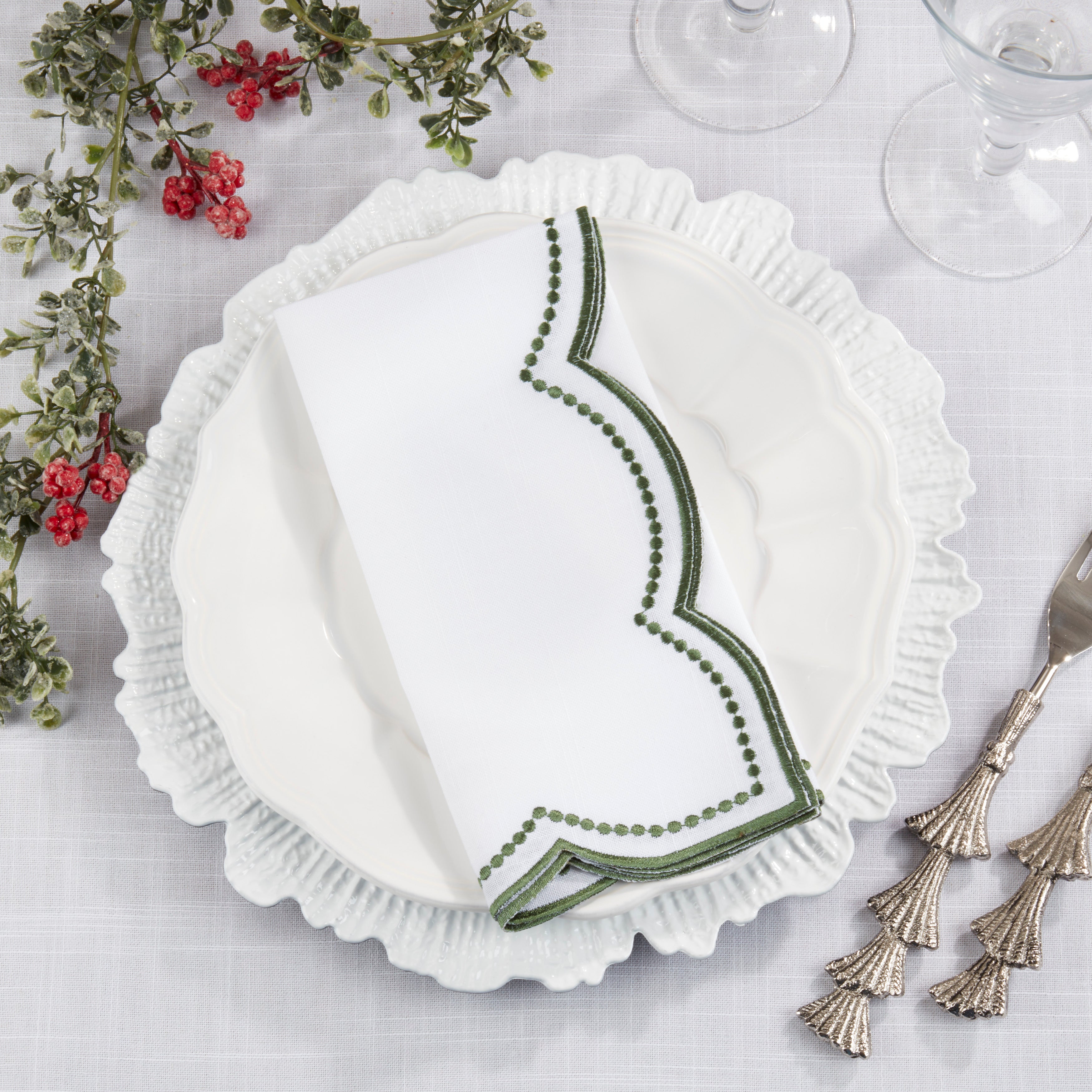 Embroidered Polka Dot Napkin w/ Scallop Edge, Set of 4