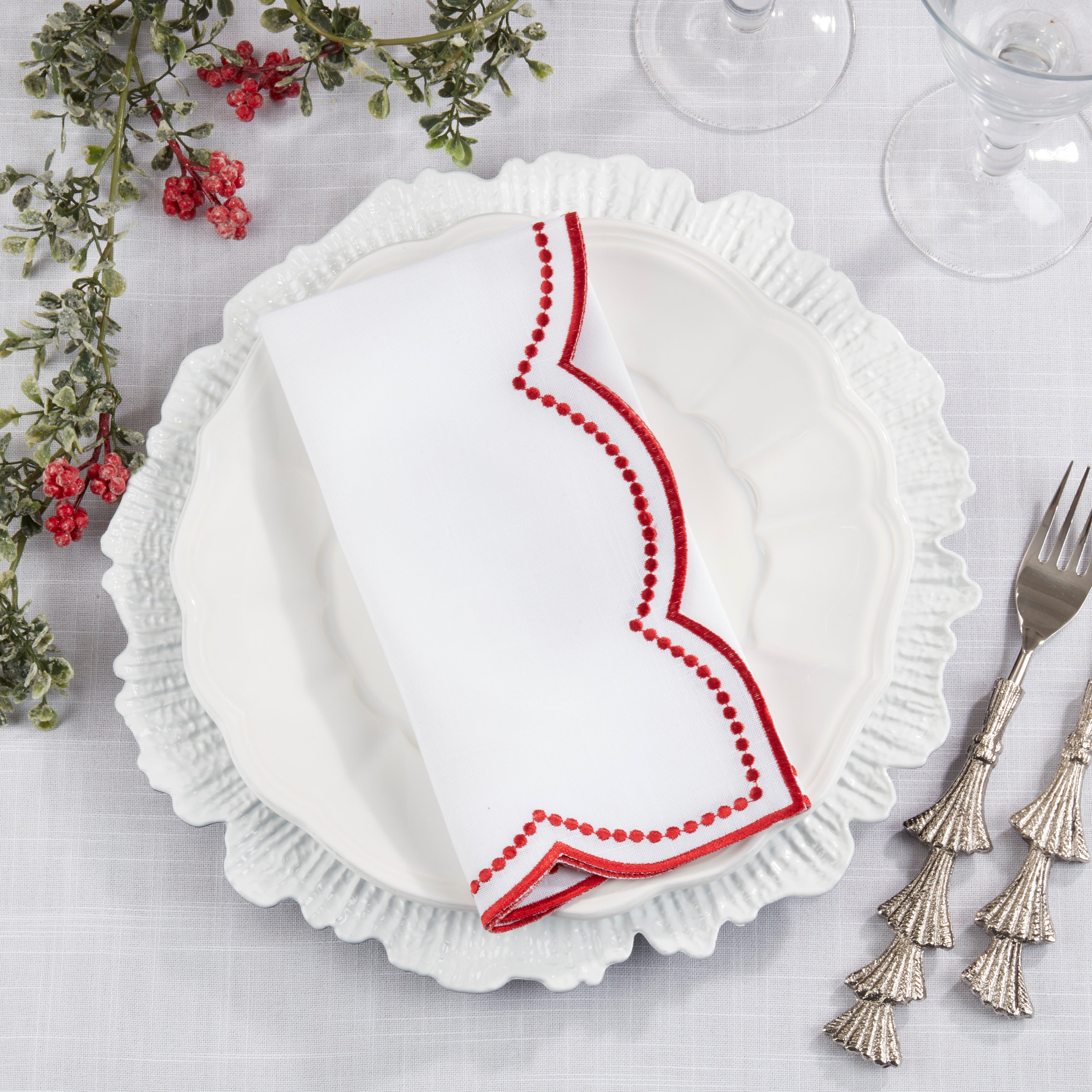 Embroidered Polka Dot Napkin w/ Scallop Edge, Set of 4