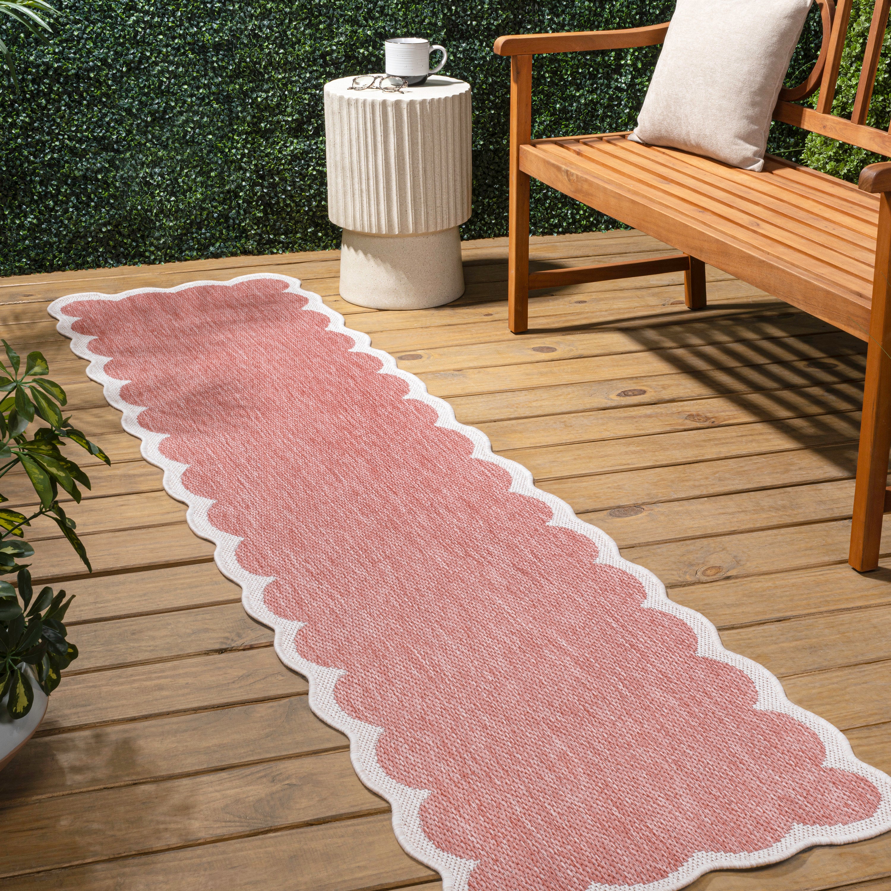 Alice Classic Cottage Two-Tone Scalloped Indoor/Outdoor Shaped Area Rug