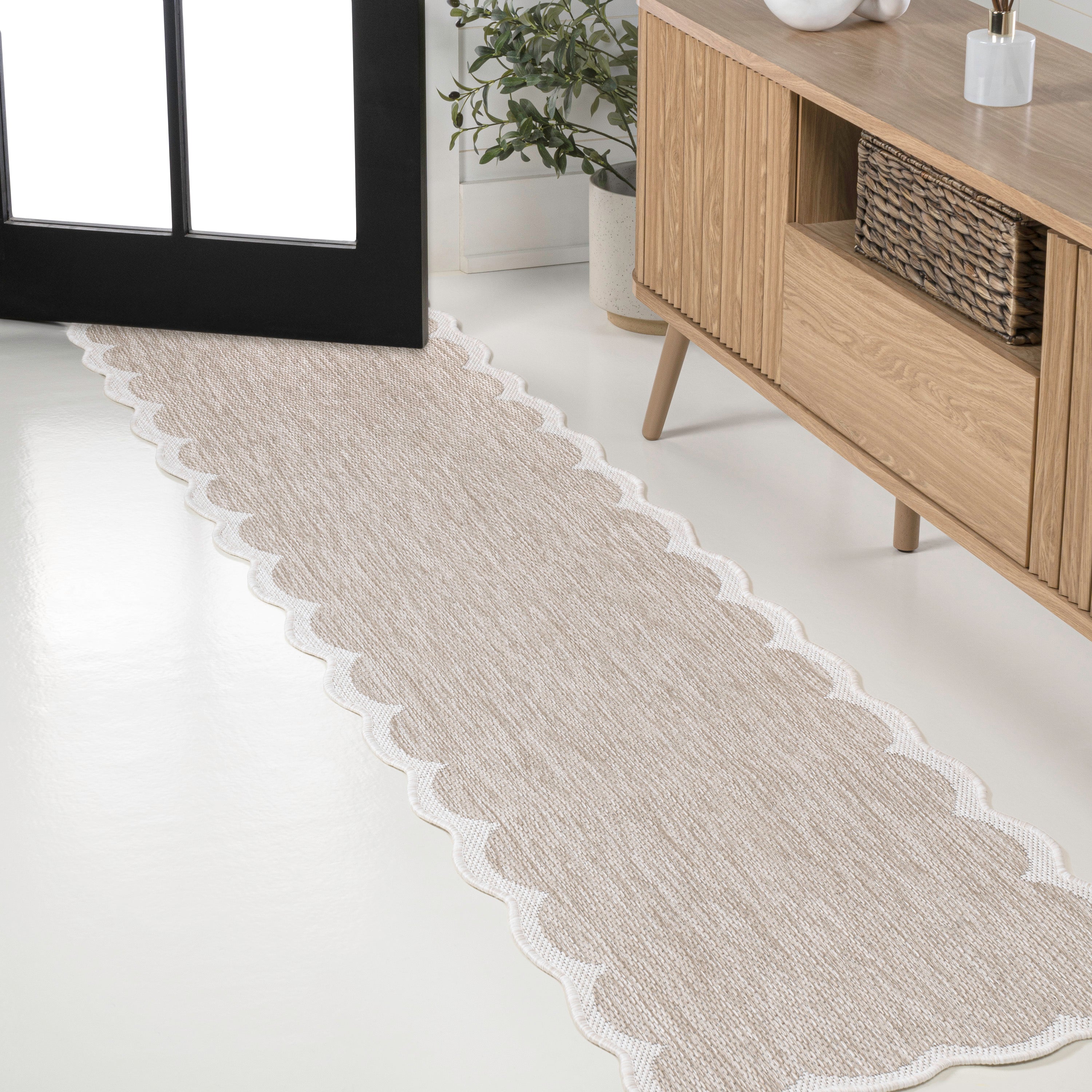 Alice Classic Cottage Two-Tone Scalloped Indoor/Outdoor Shaped Area Rug
