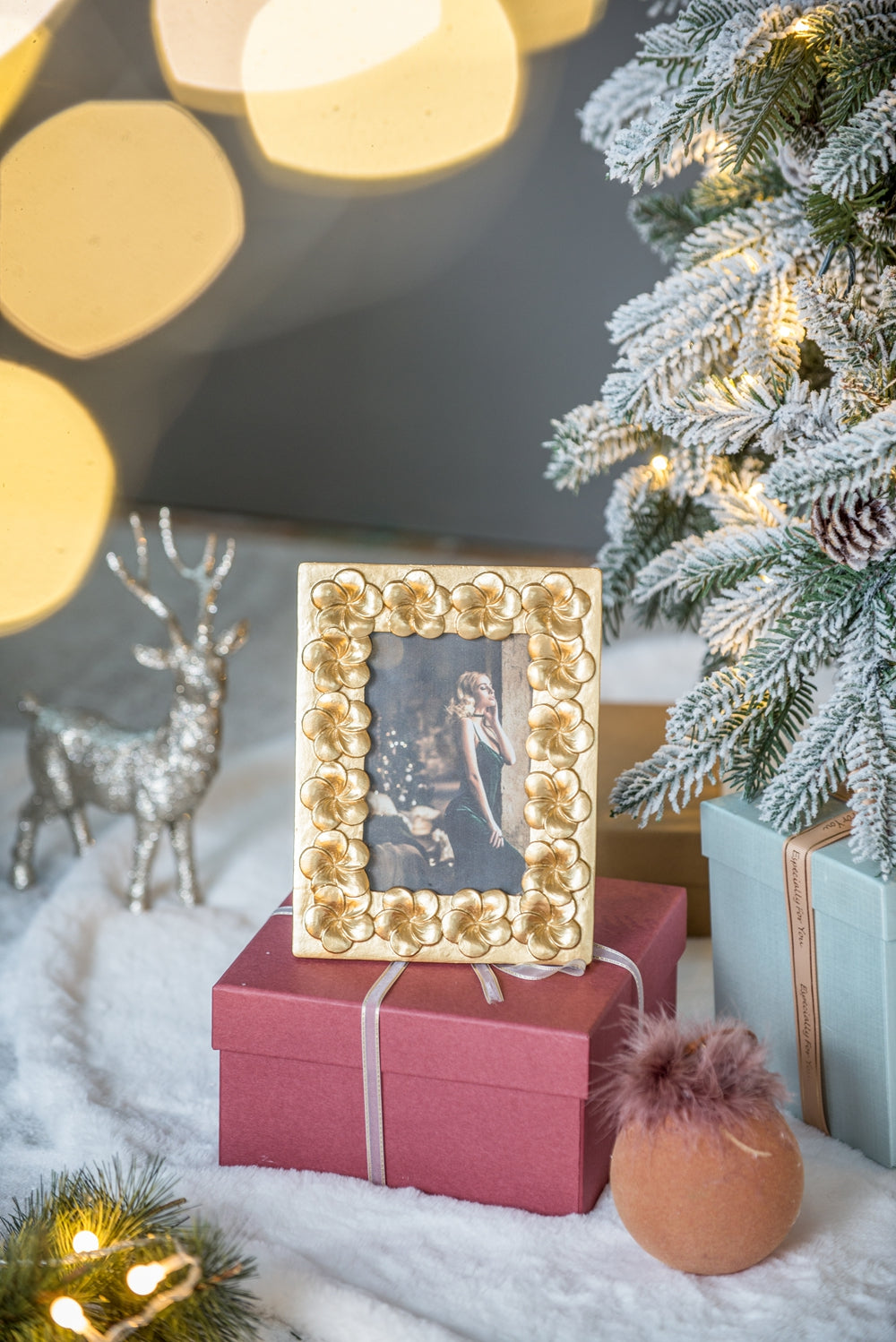 Aqueduct Photo Frame with Flower Design