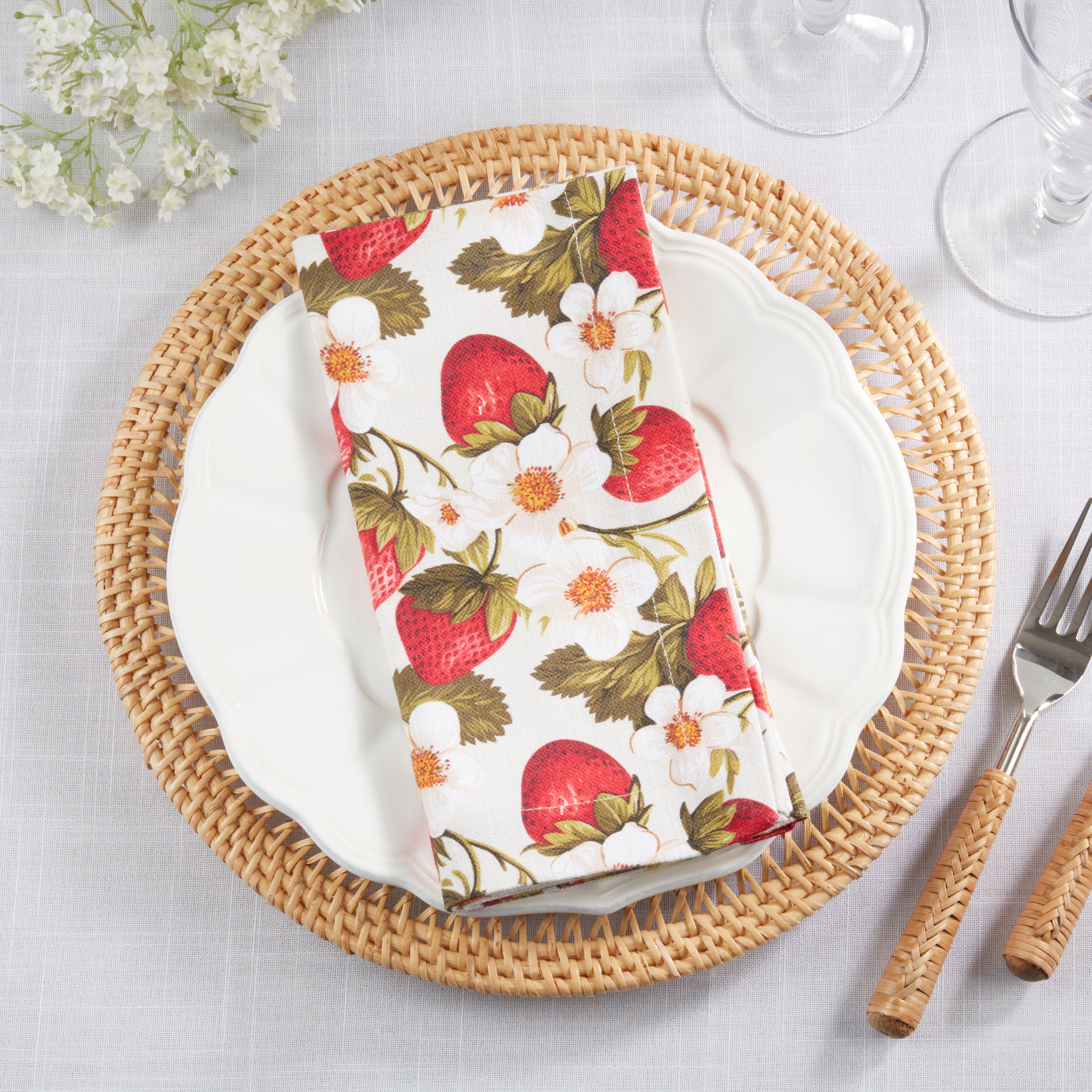 Breezy Juicy Strawberry Napkins, Set of 4