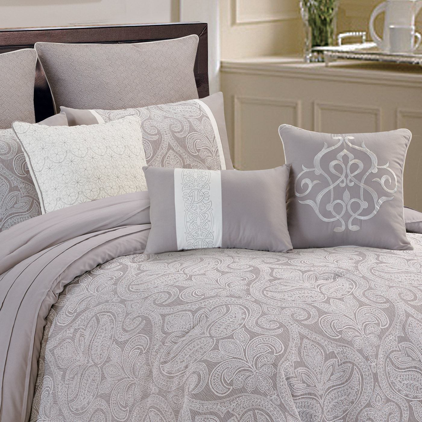 Winthrop Comforter Set
