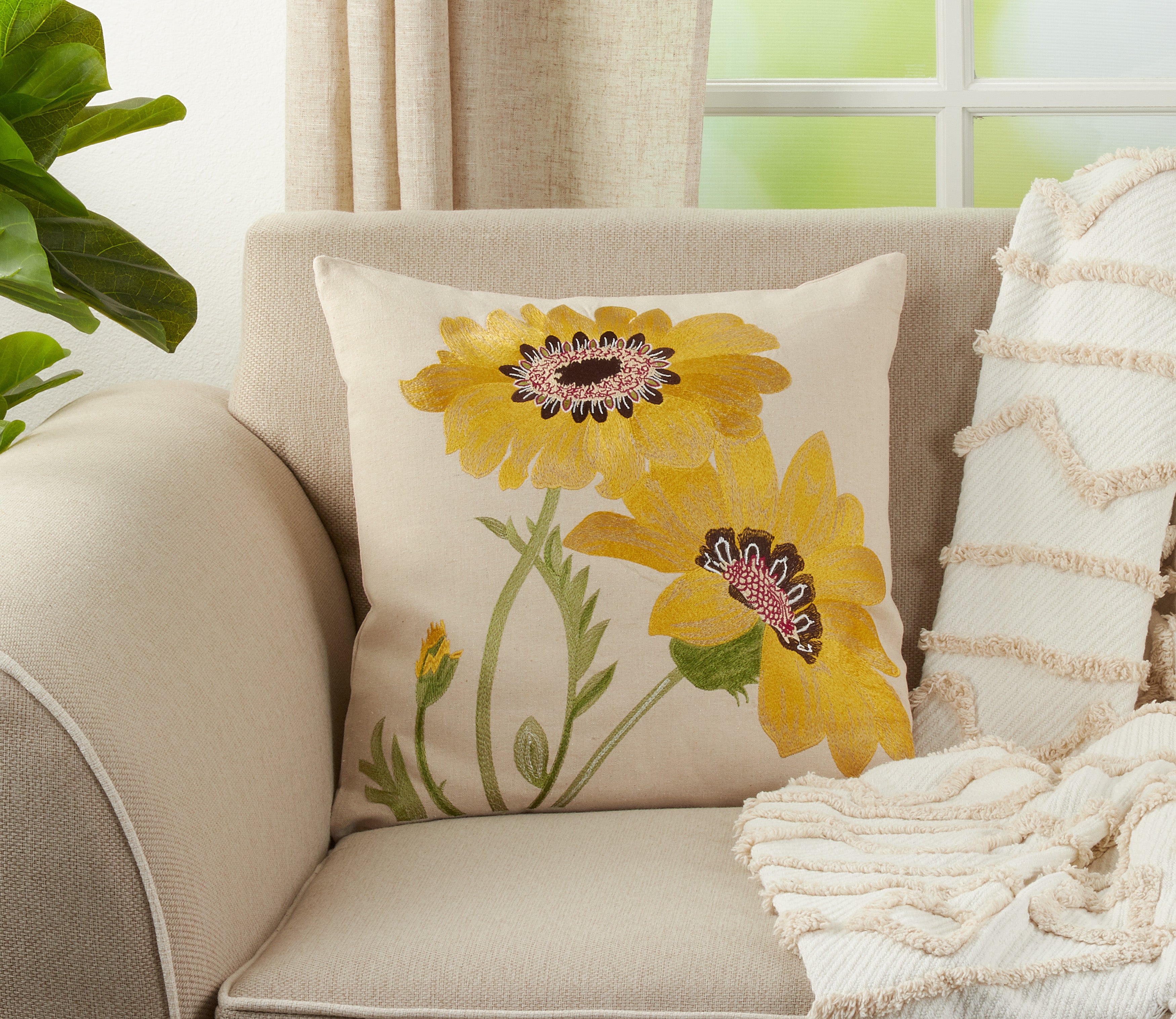 Le Tournesol Throw Pillow