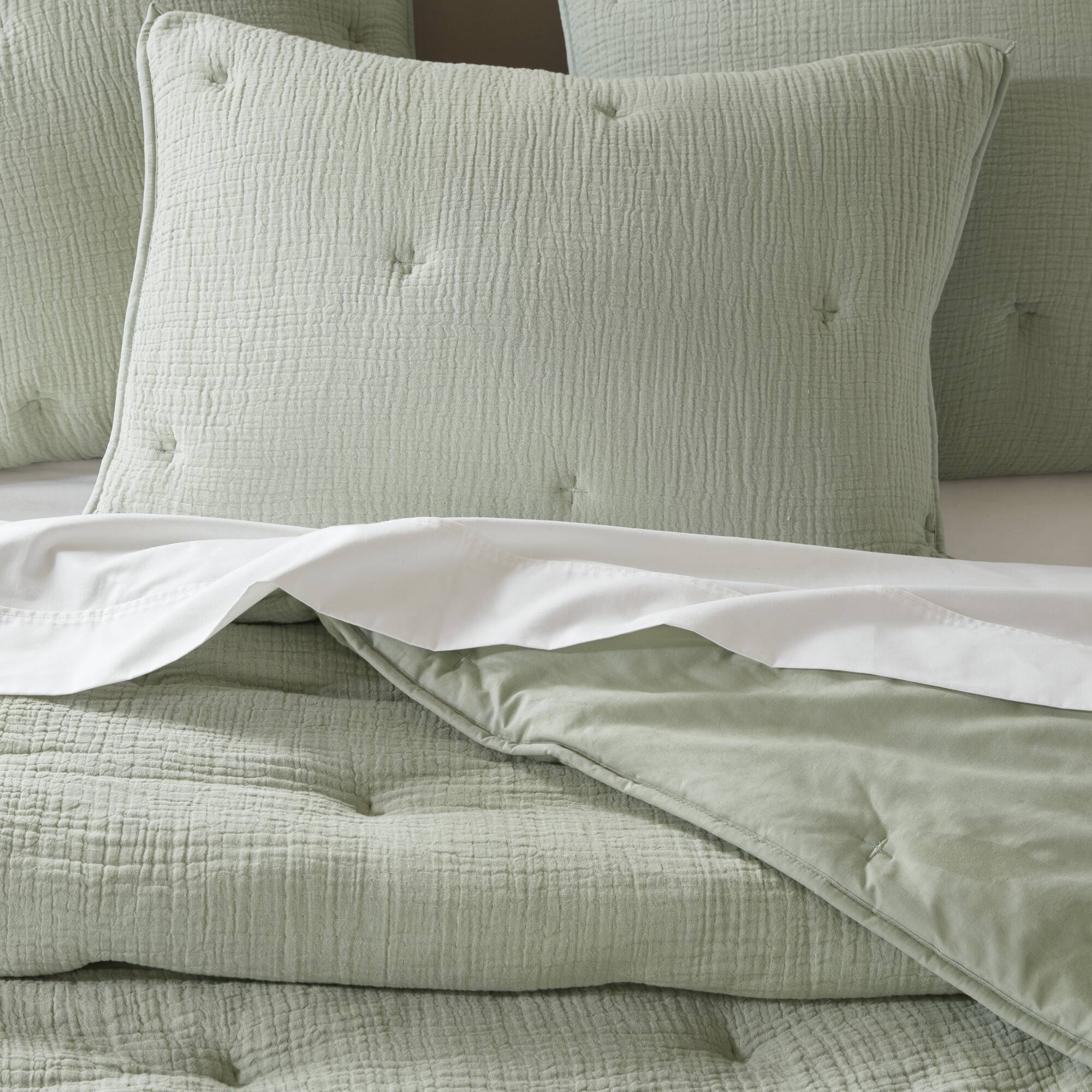 3 Piece Cotton Gauze Embroidered Quilt Set