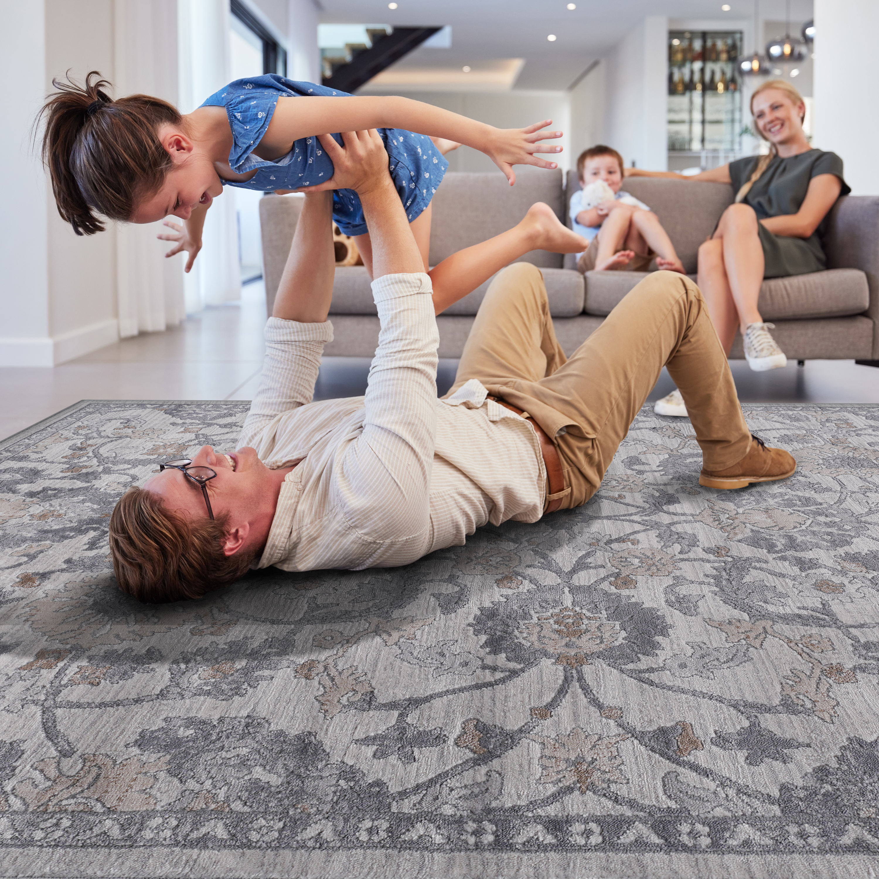 Area Rug with Traditional Floral Motif