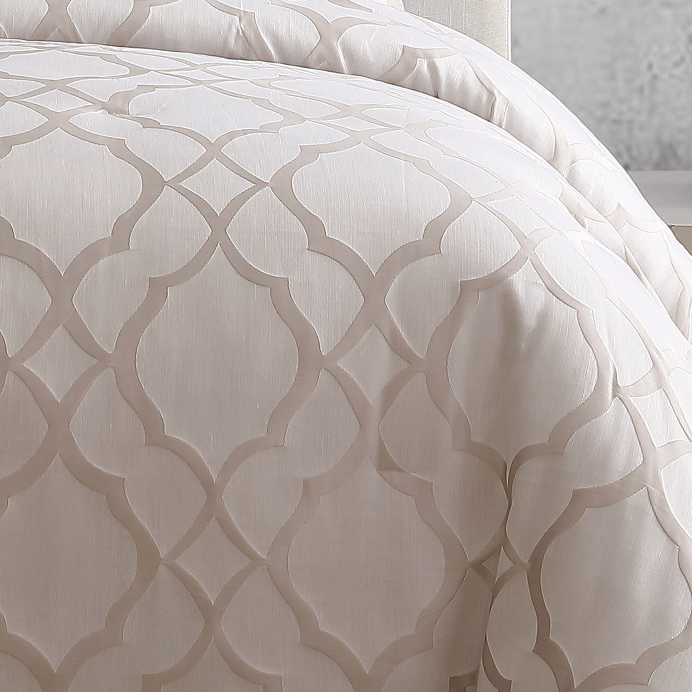 Tinley Comforter Set