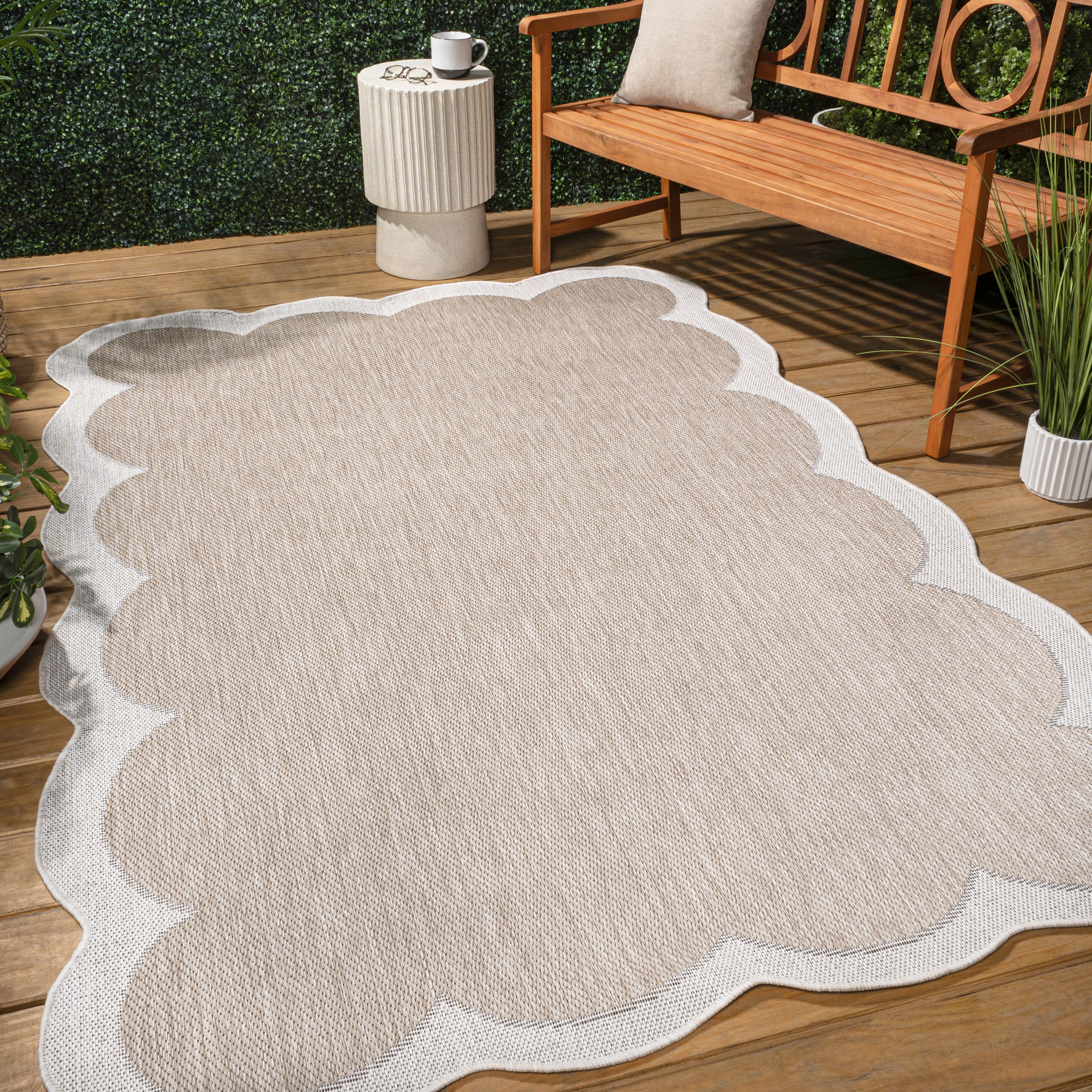 Alice Classic Cottage Two-Tone Scalloped Indoor/Outdoor Shaped Area Rug