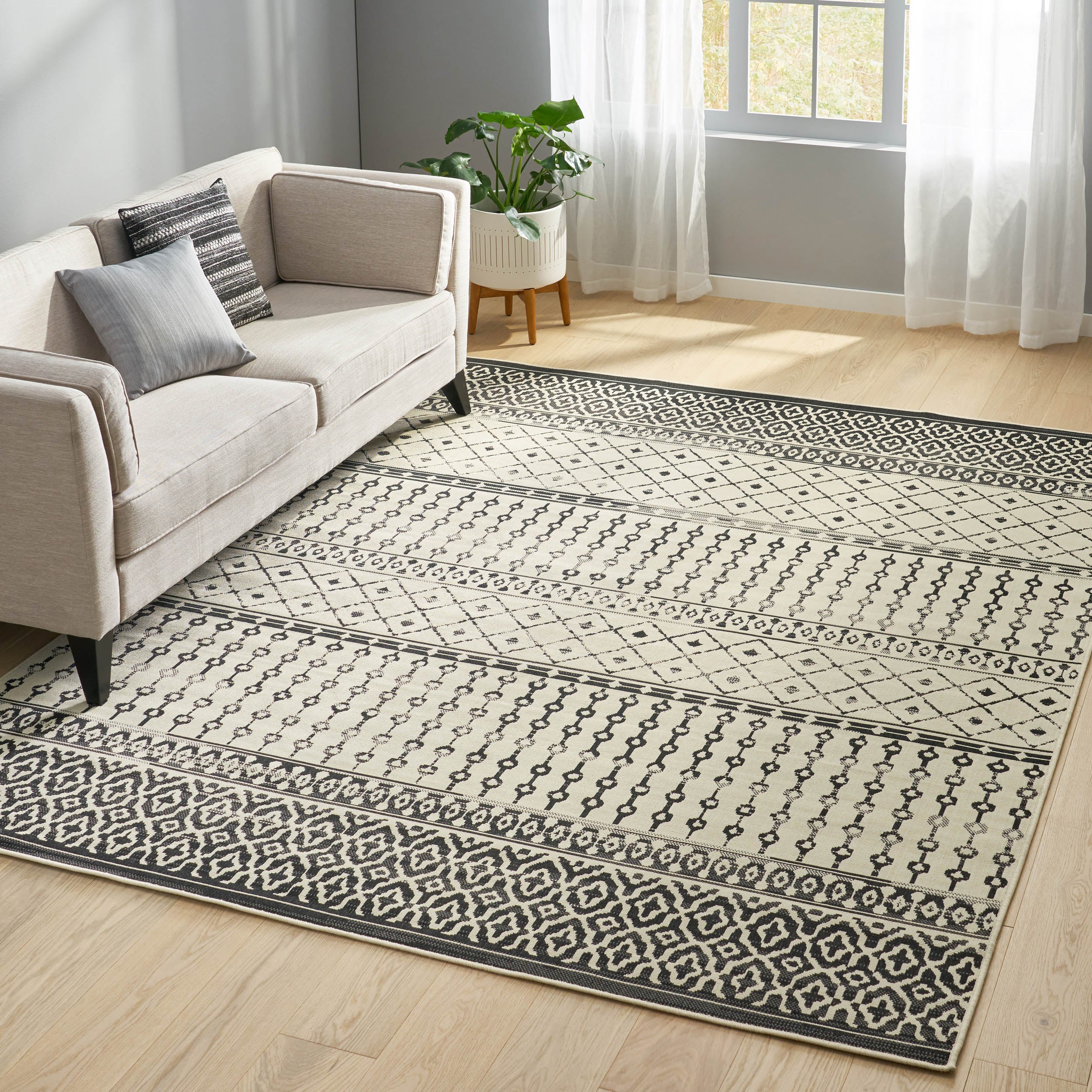 94" Outdoor Polypropylene Rug