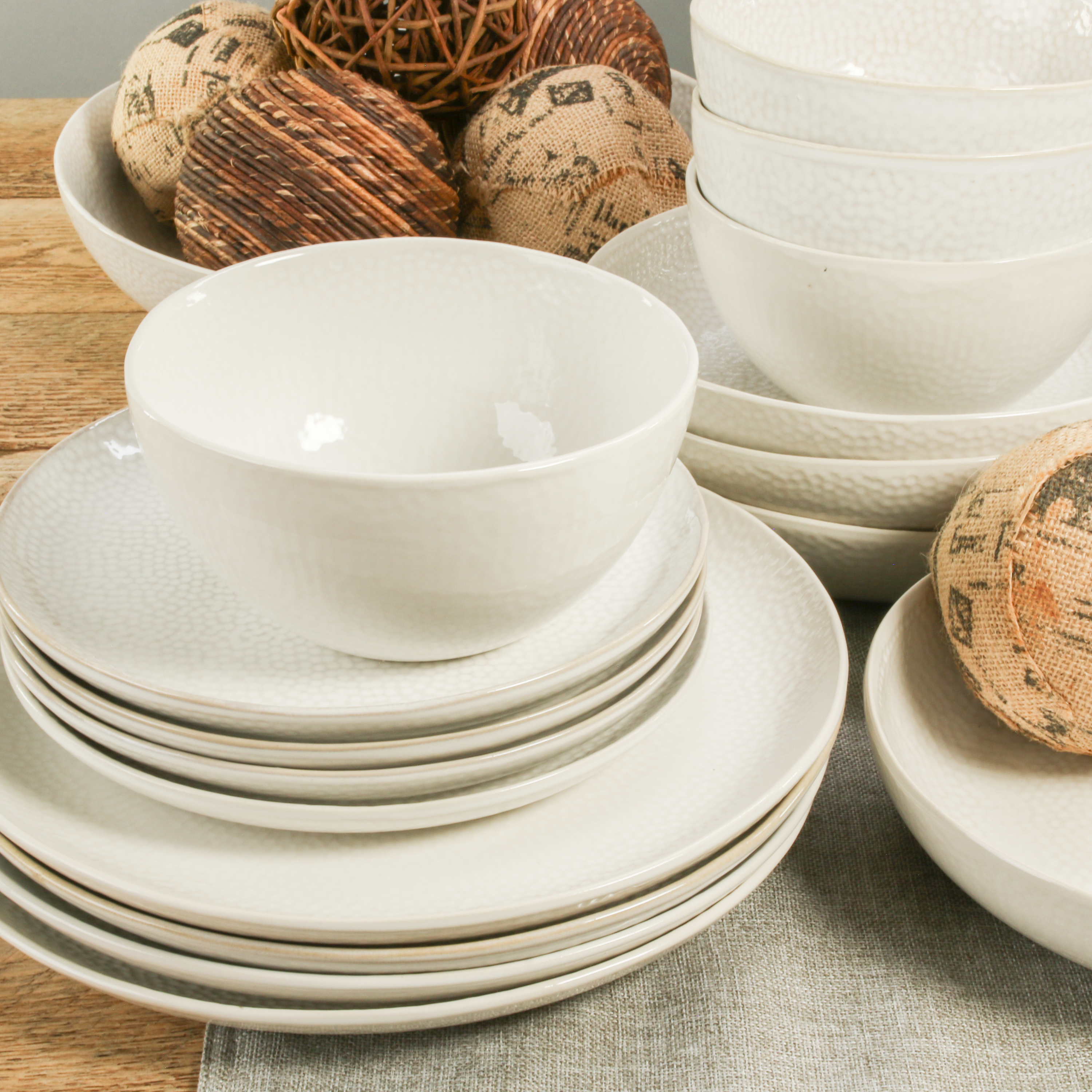 Serene 16 Piece Dinnerware Set
