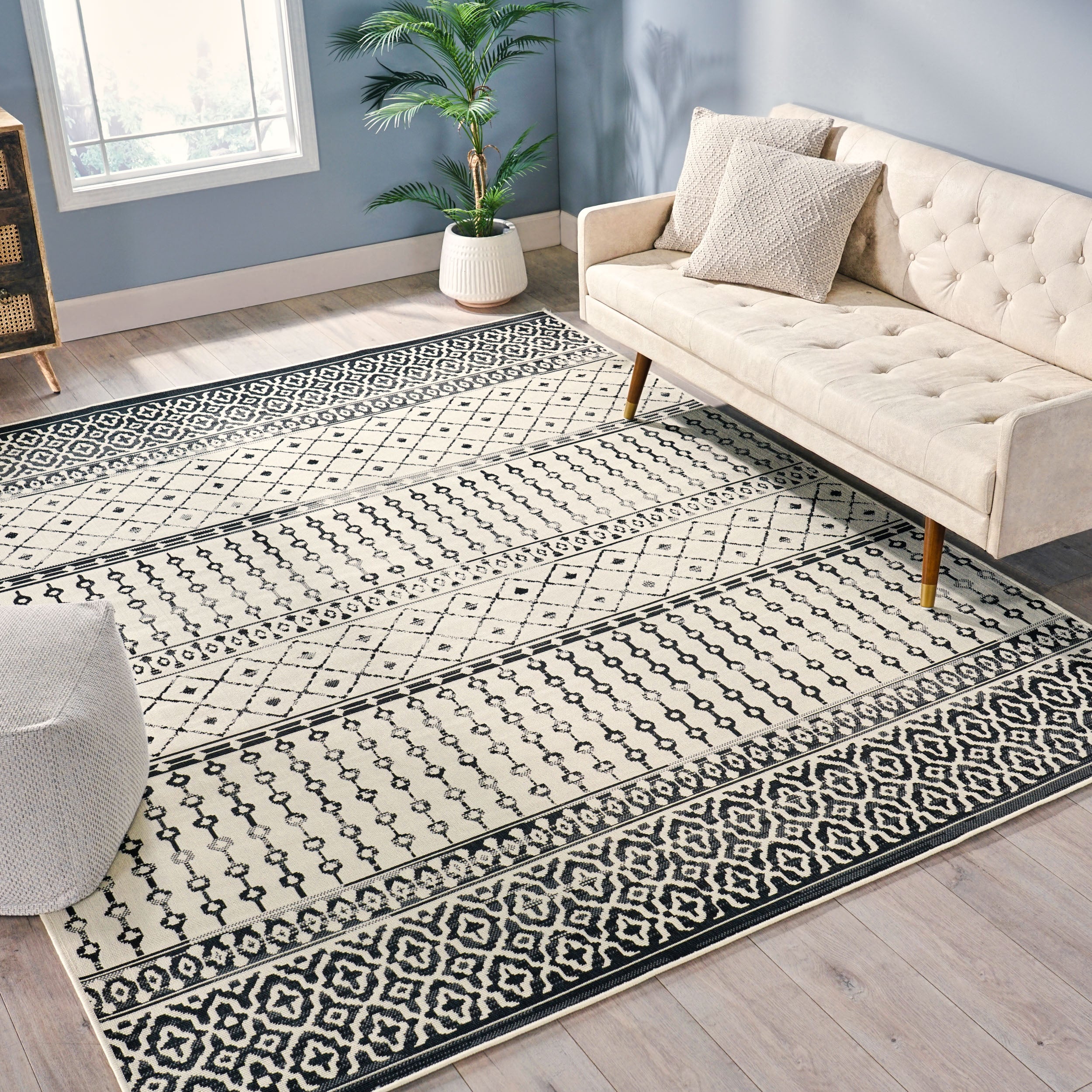 94" Outdoor Polypropylene Rug