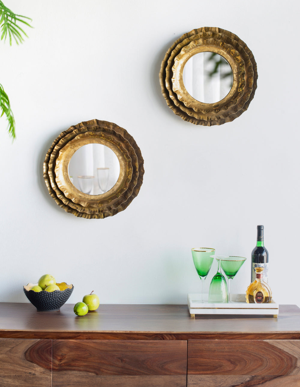 16" Round Wall Mirror with Metal Frame