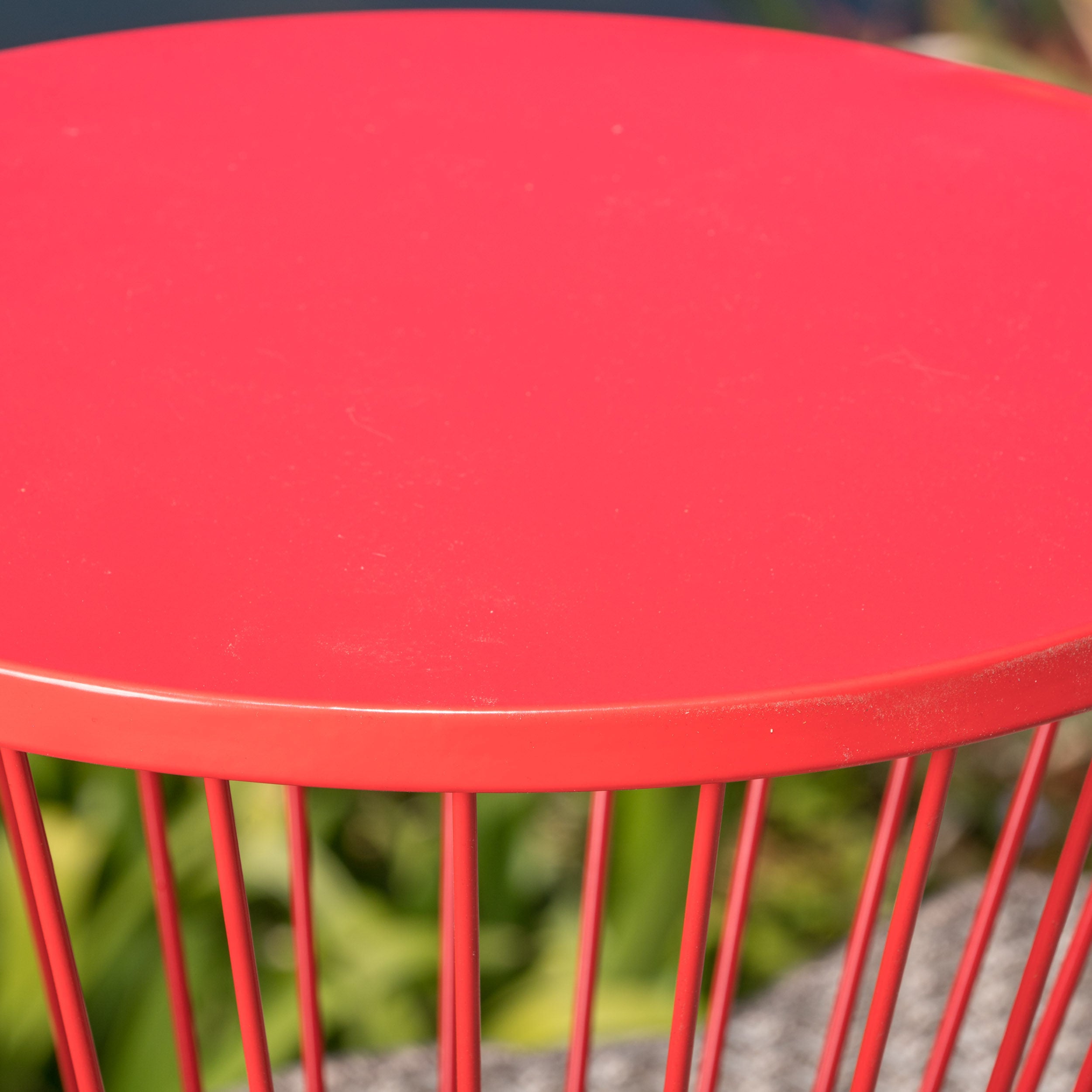 Outdoor Side Table with Hourglass Shape and Circular Tabletop