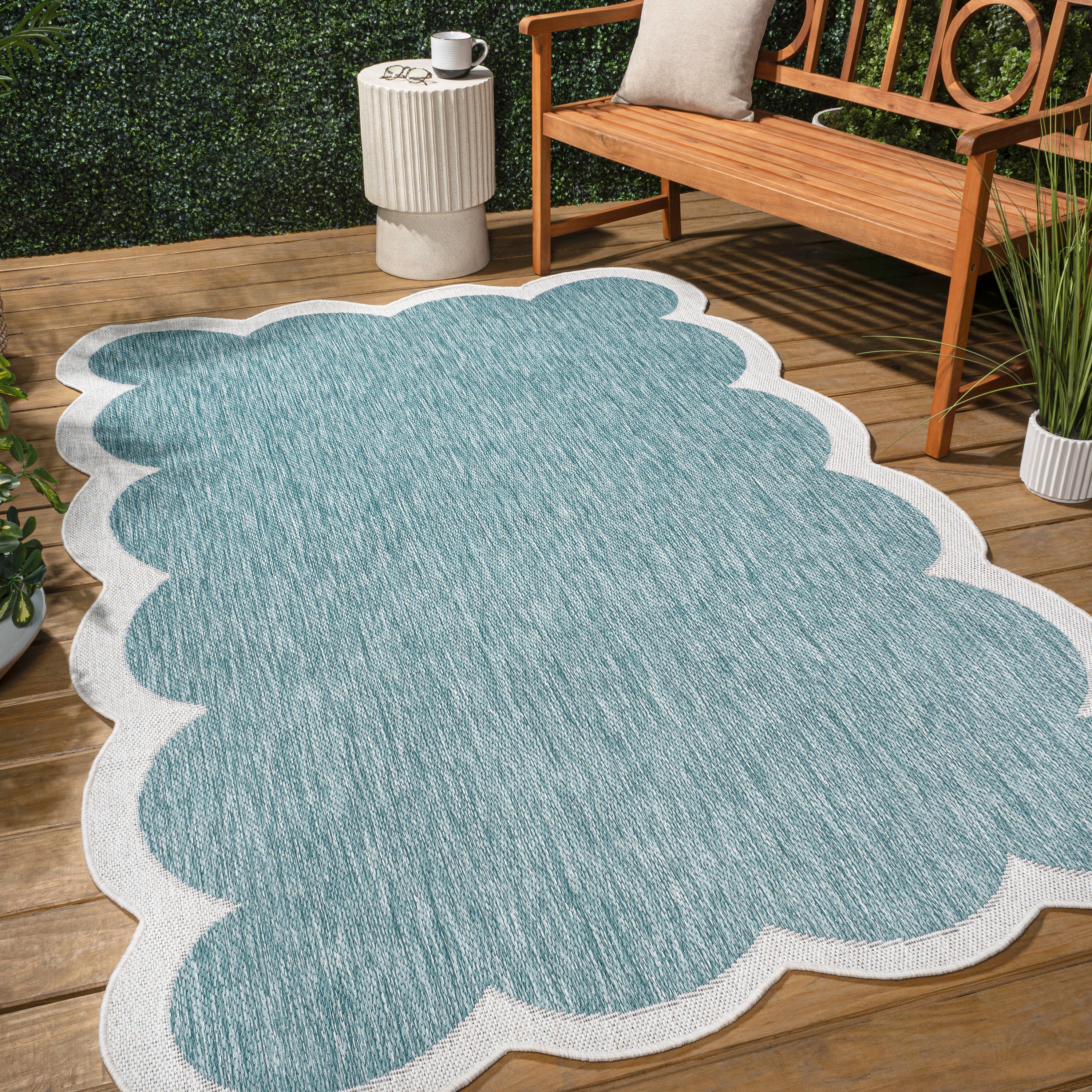 Alice Classic Cottage Two-Tone Scalloped Indoor/Outdoor Shaped Area Rug