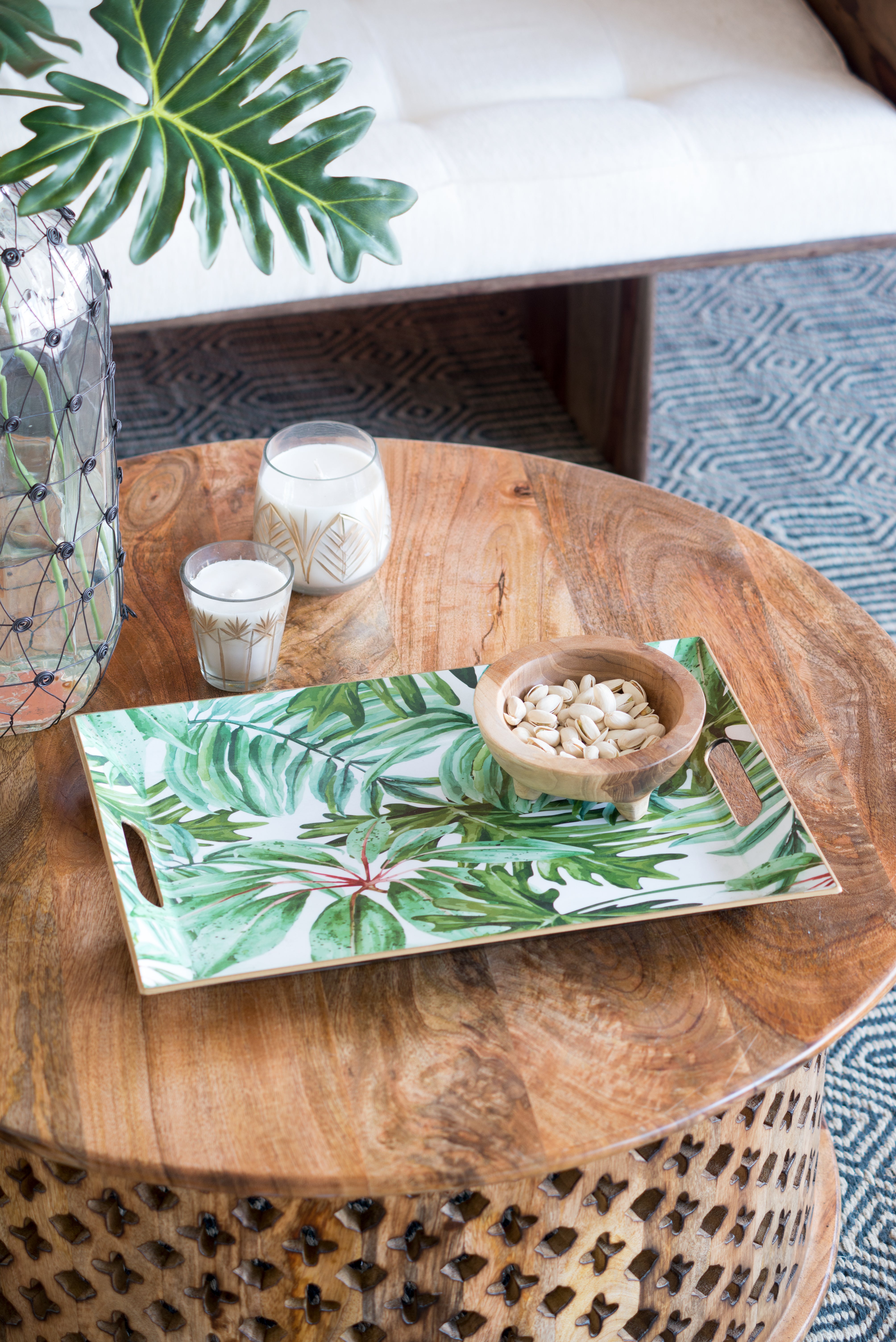 Palm Leaf Plastic Charger Plate, 4 Pack