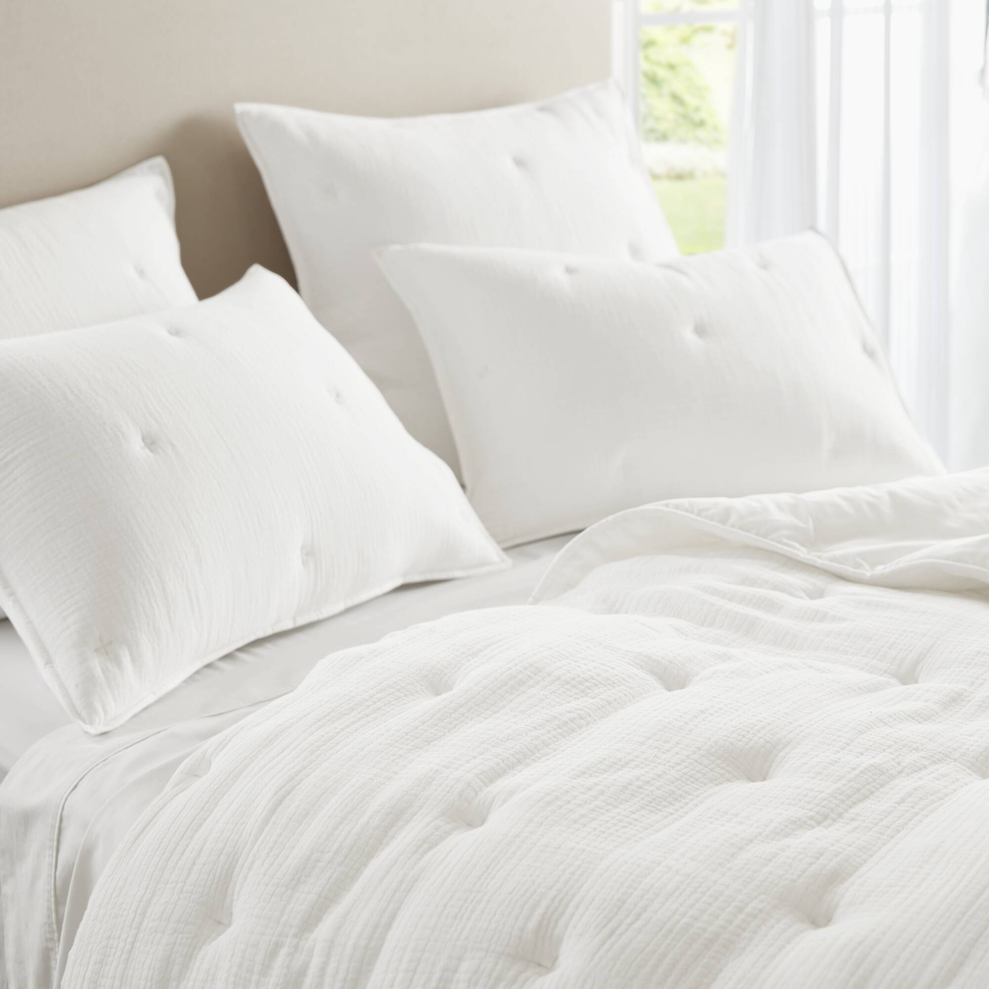 3 Piece Cotton Gauze Embroidered Quilt Set