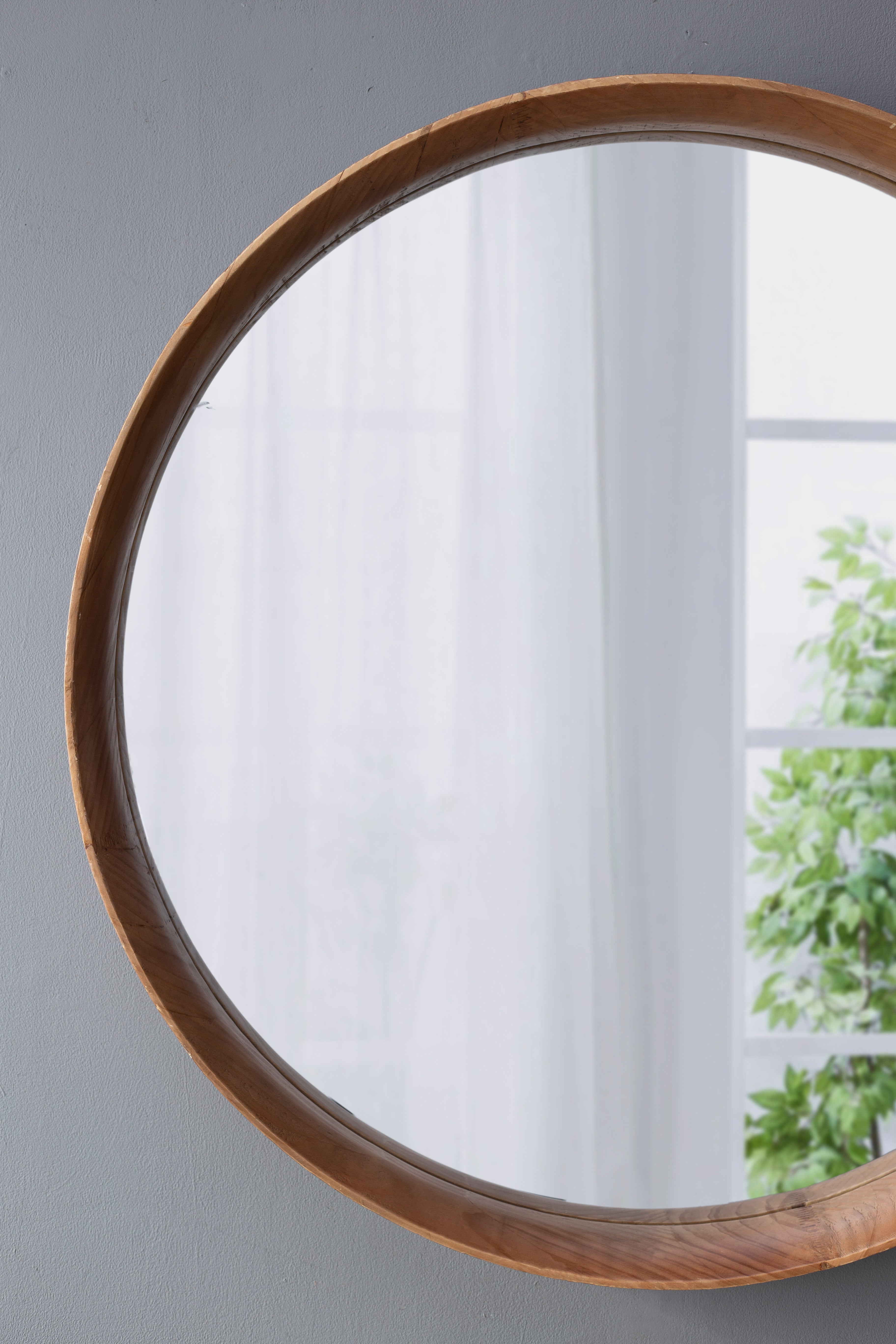 Wall Mounted Mirror with Round Shape and Wooden Frame