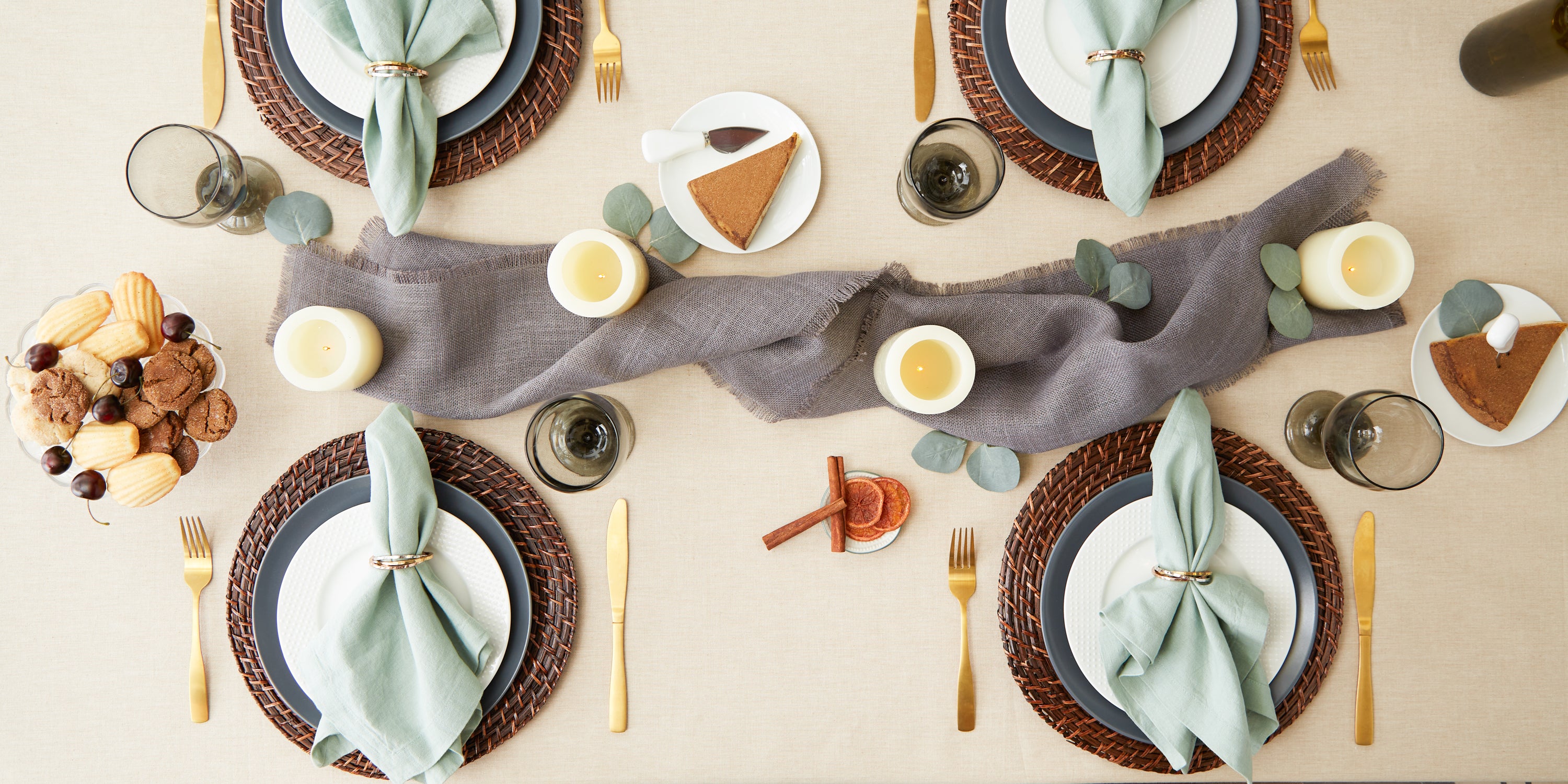 MacQuarrie Crest Tablecloth - Black Style main image 1
