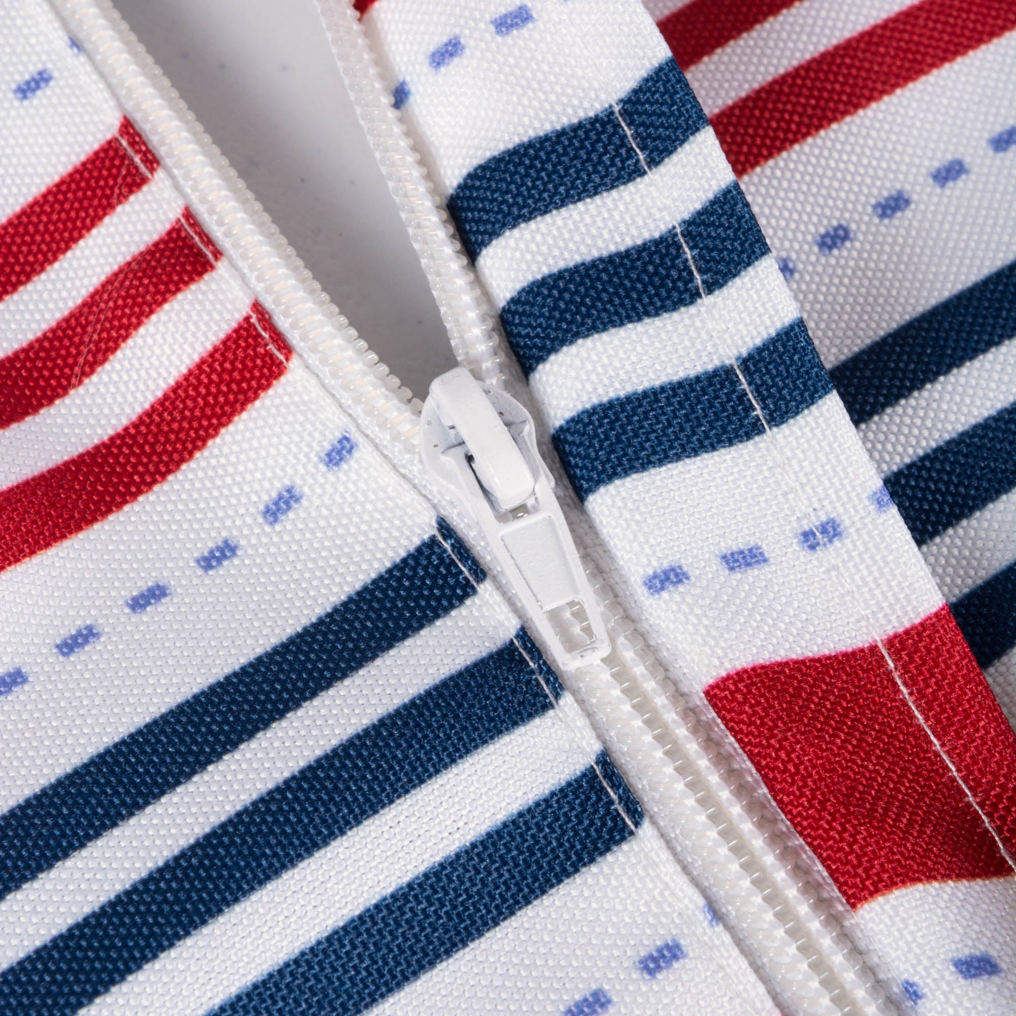 Patriotic Stripe Outdoor Tablecloth With Zipper