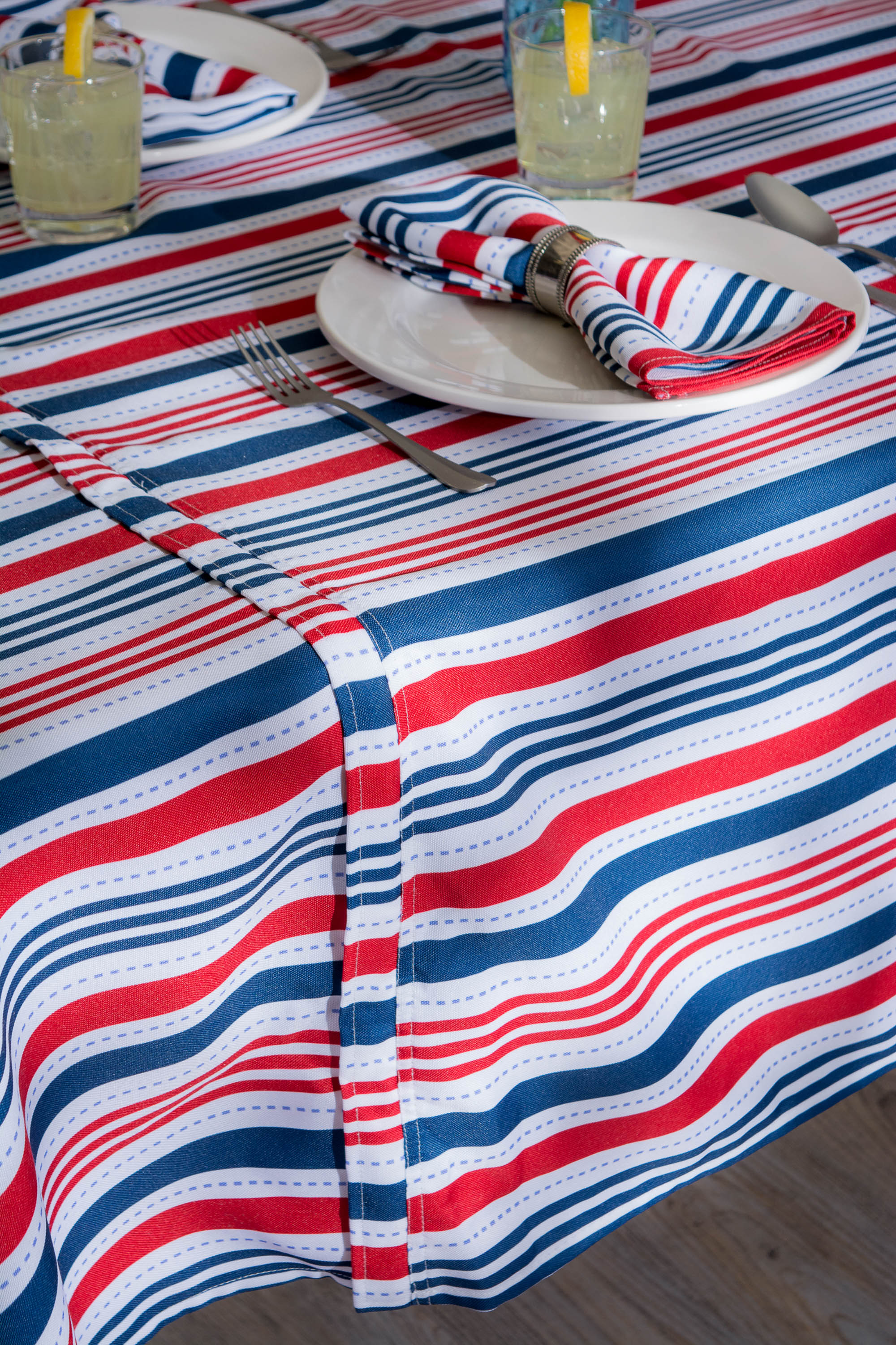 Patriotic Stripe Outdoor Tablecloth With Zipper