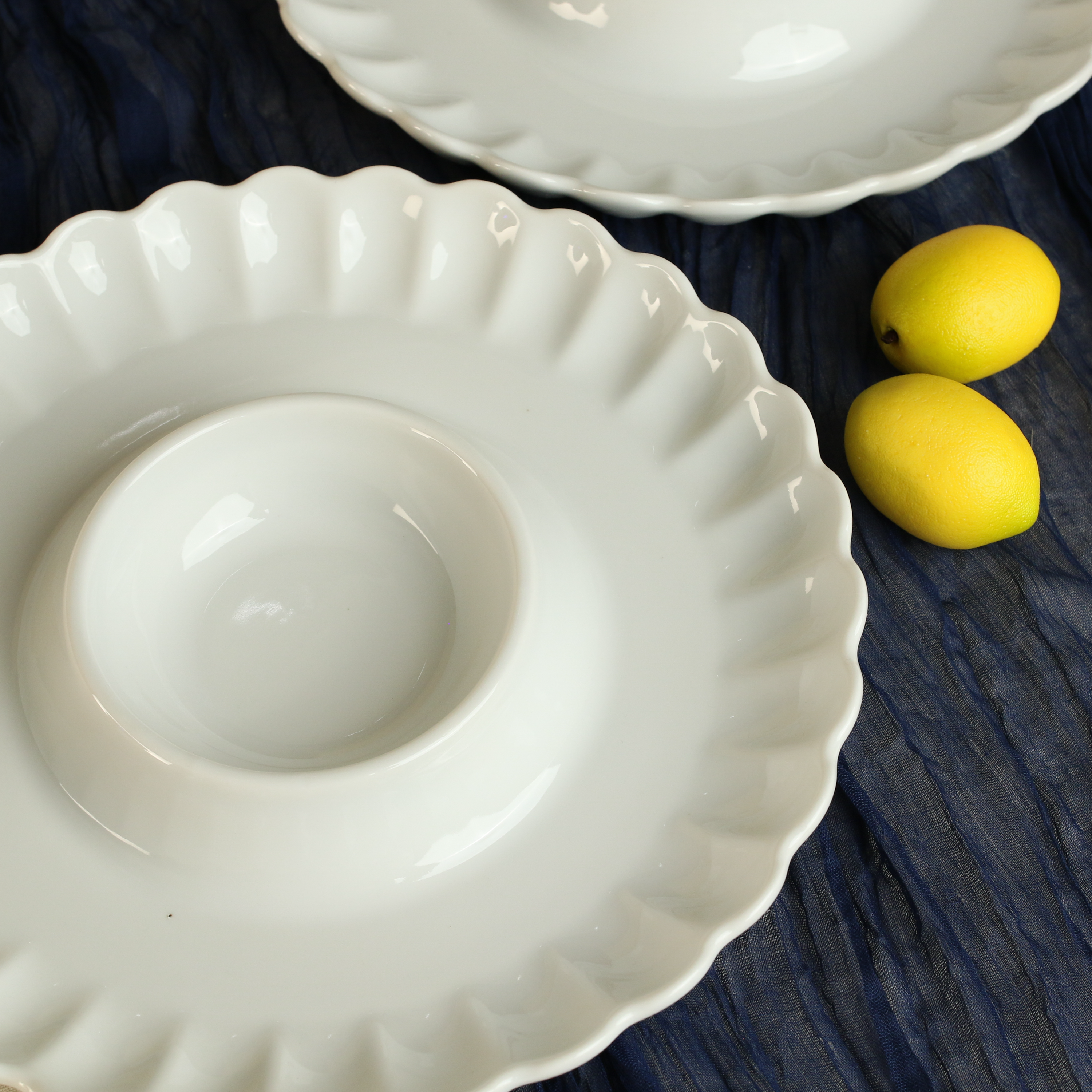 Petal 2 Piece Chip & Dip Set