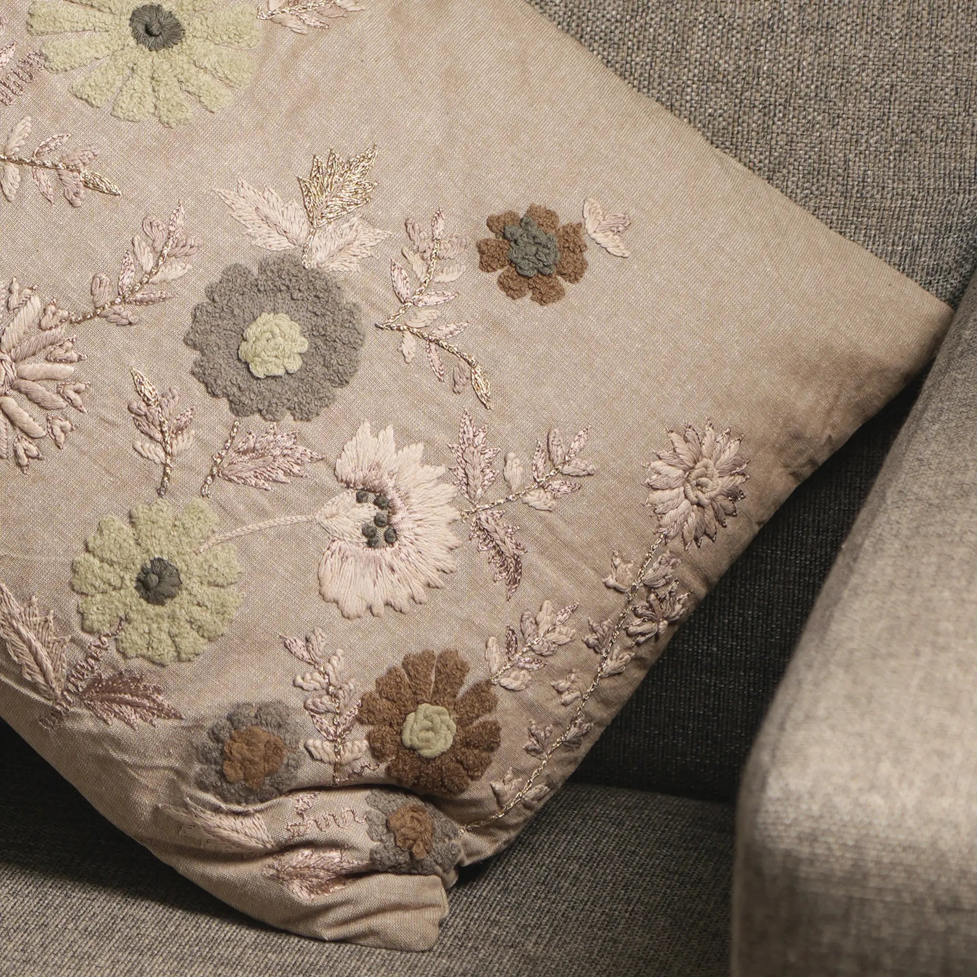 100% Linen Floral Embroidery Cushion